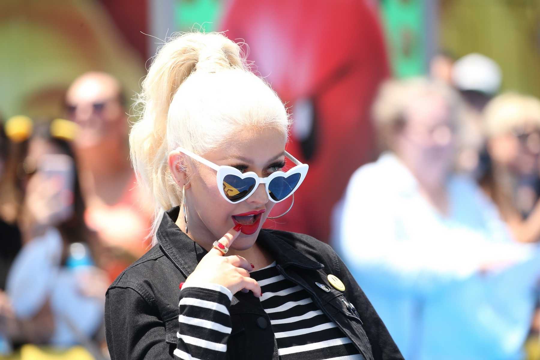 Christina_Aguilera_-__Emoji__Premiere_in_Los_Angeles_on_July_23-17.jpg