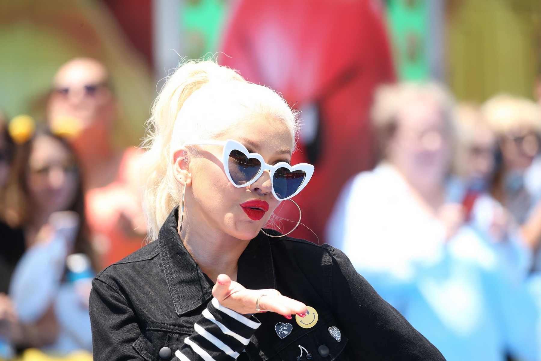 Christina_Aguilera_-__Emoji__Premiere_in_Los_Angeles_on_July_23-19.jpg