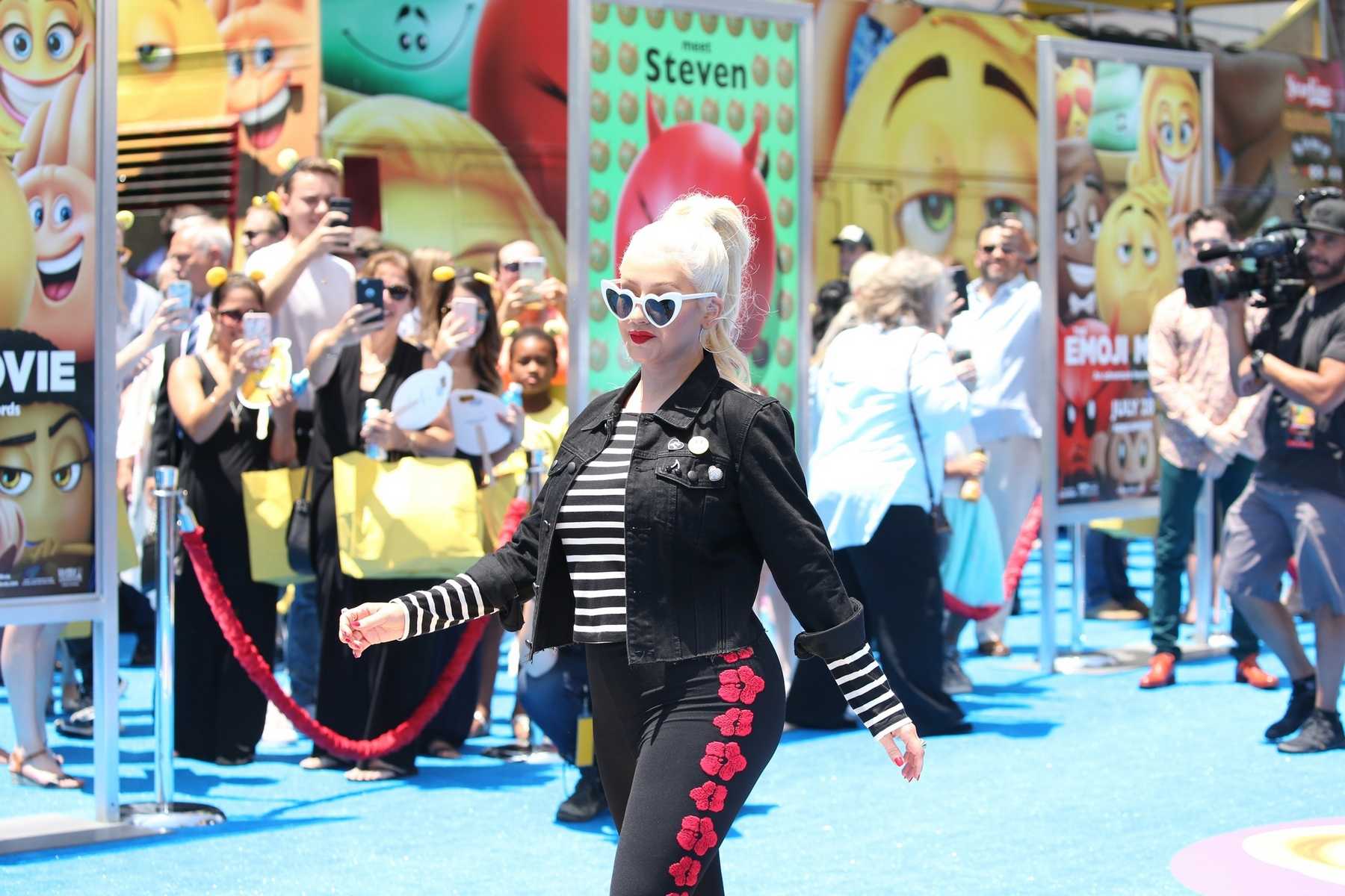 Christina_Aguilera_-__Emoji__Premiere_in_Los_Angeles_on_July_23-20.jpg Christina_Aguilera_-__Emoji__Premiere_in_Los_Angeles_on_July_23-20.jpg