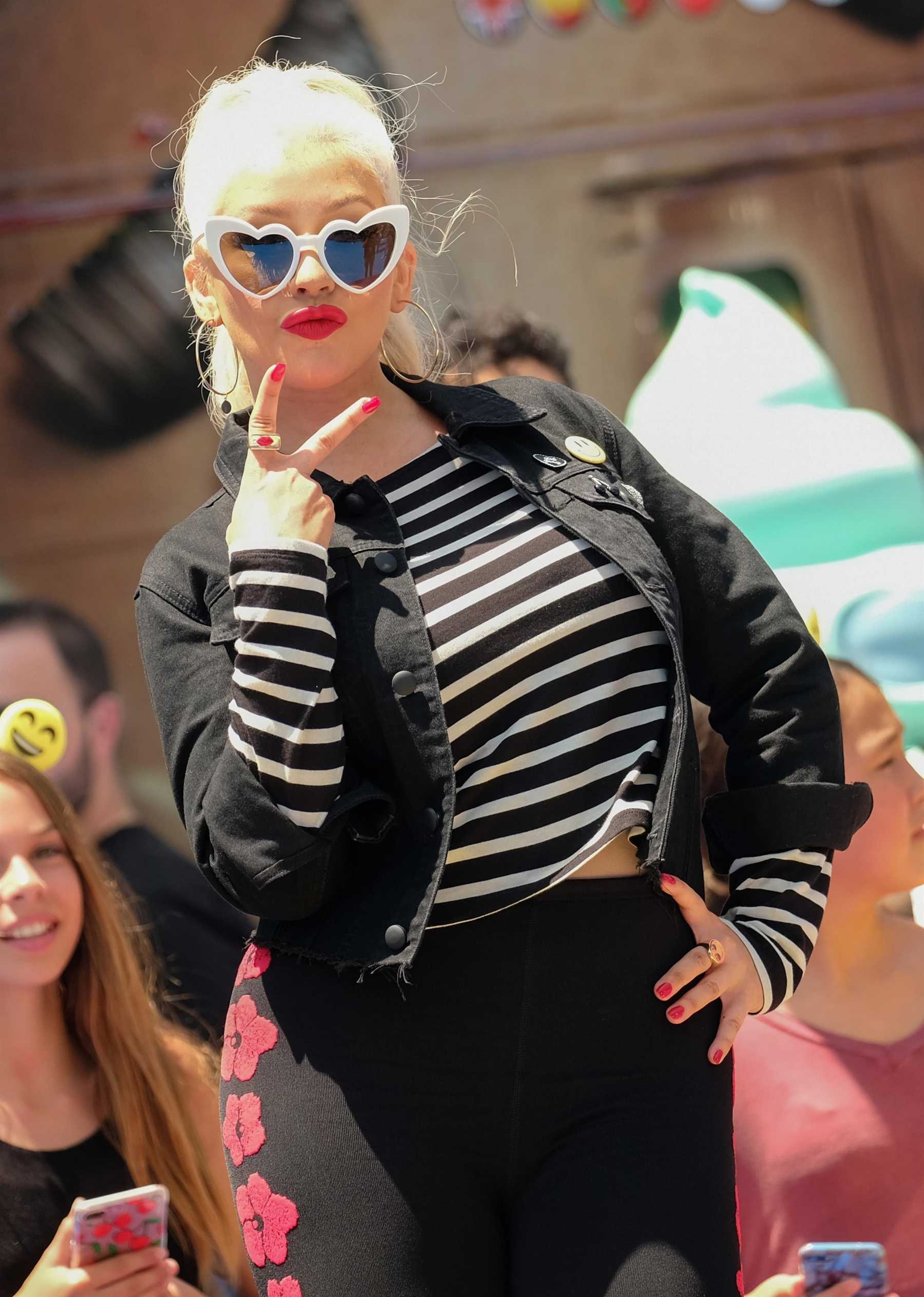 Christina_Aguilera_-__Emoji__Premiere_in_Los_Angeles_on_July_23-34.jpg Christina_Aguilera_-__Emoji__Premiere_in_Los_Angeles_on_July_23-34.jpg