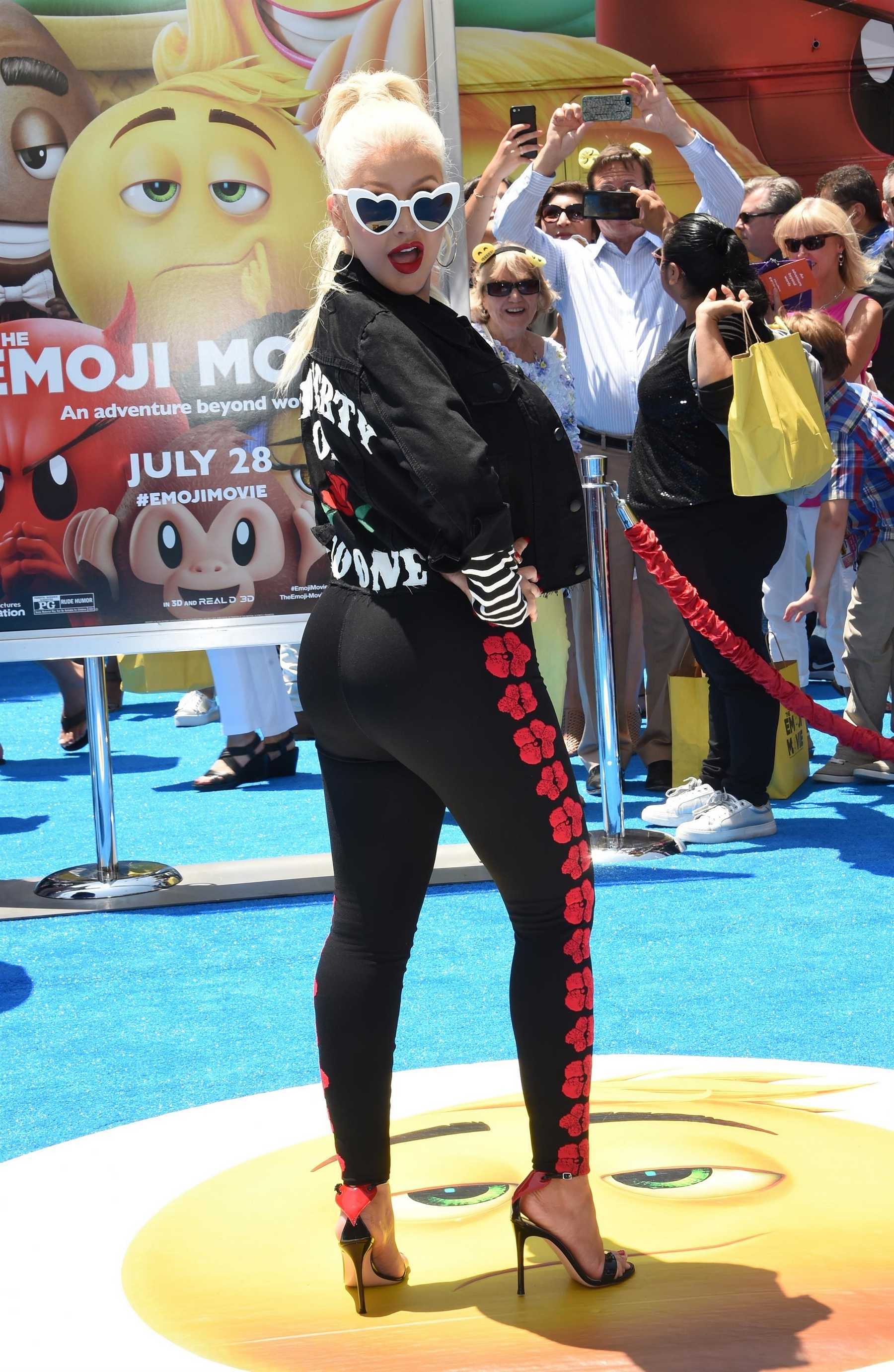 Christina_Aguilera_-__Emoji__Premiere_in_Los_Angeles_on_July_23-35.jpg Christina_Aguilera_-__Emoji__Premiere_in_Los_Angeles_on_July_23-35.jpg