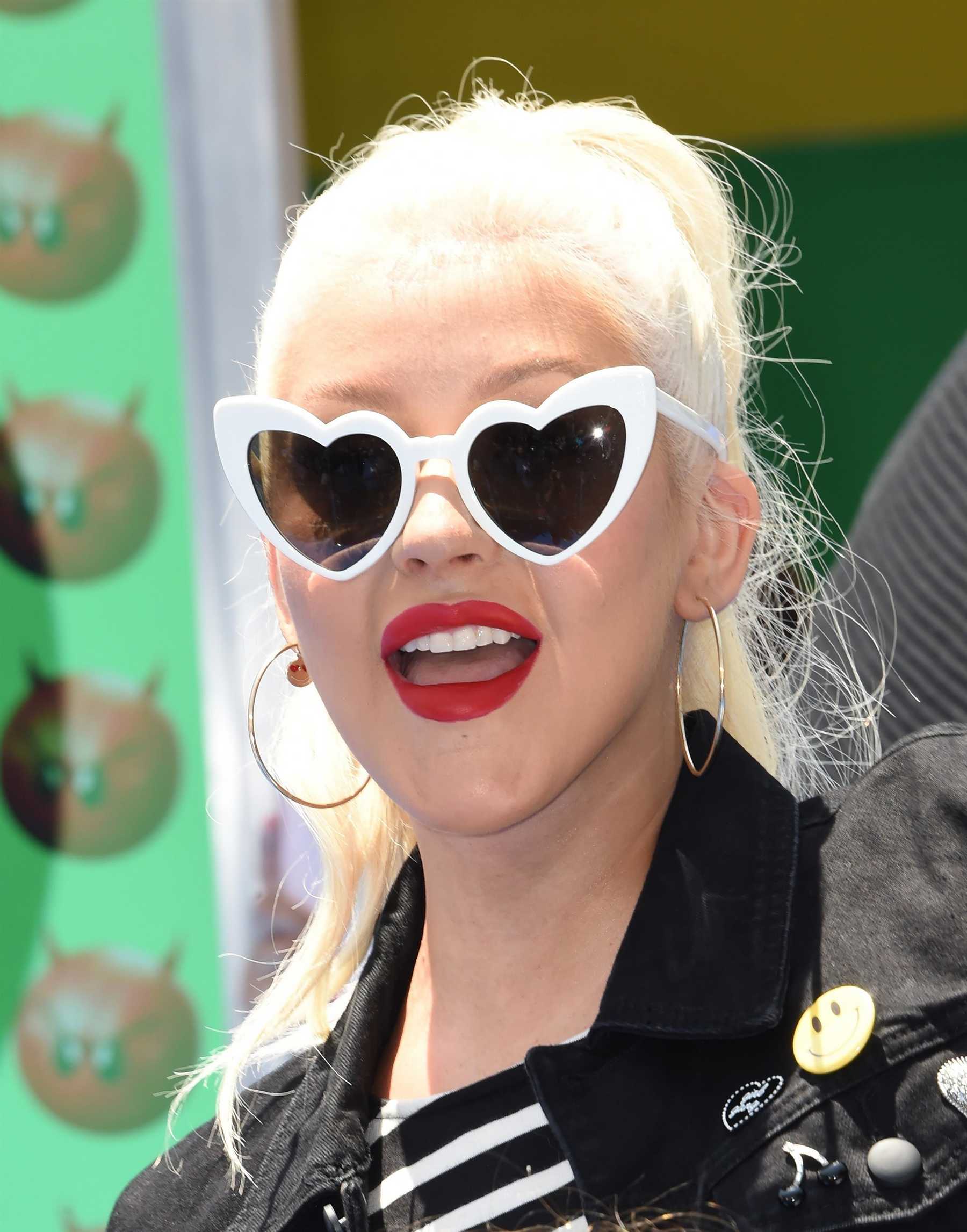 Christina_Aguilera_-__Emoji__Premiere_in_Los_Angeles_on_July_23-37.jpg Christina_Aguilera_-__Emoji__Premiere_in_Los_Angeles_on_July_23-37.jpg