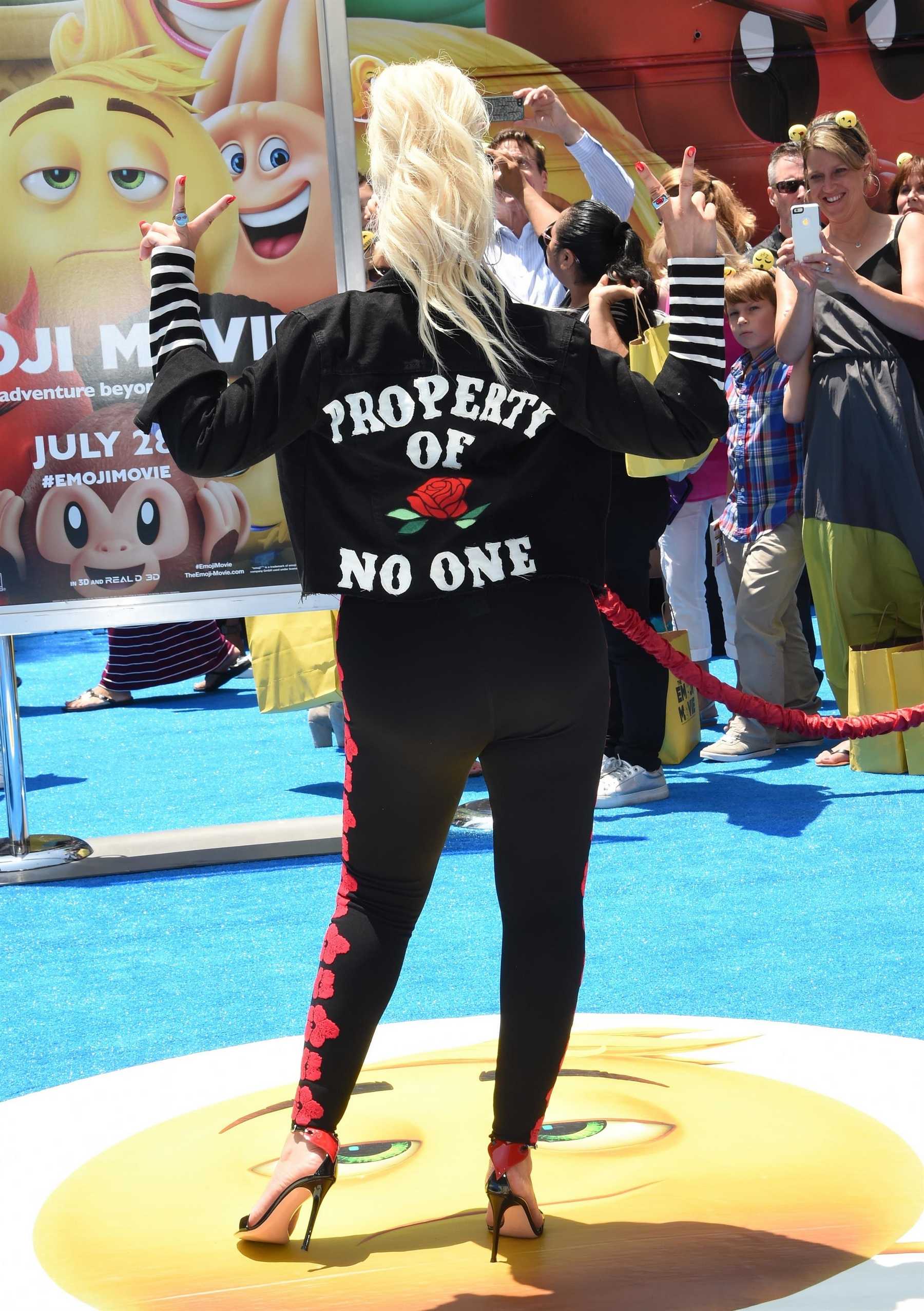 Christina_Aguilera_-__Emoji__Premiere_in_Los_Angeles_on_July_23-45.jpg