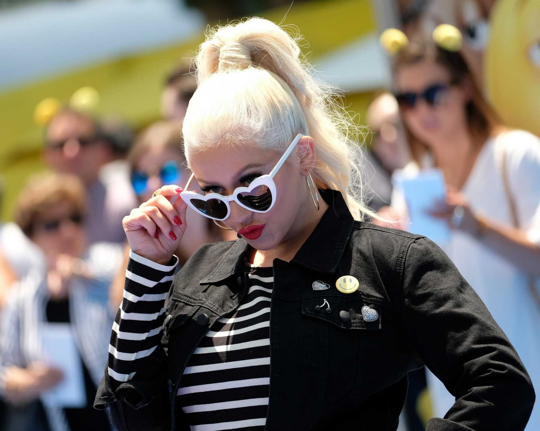 Christina_Aguilera_-__Emoji__Premiere_in_Los_Angeles_on_July_23-49.jpg Christina_Aguilera_-__Emoji__Premiere_in_Los_Angeles_on_July_23-49.jpg