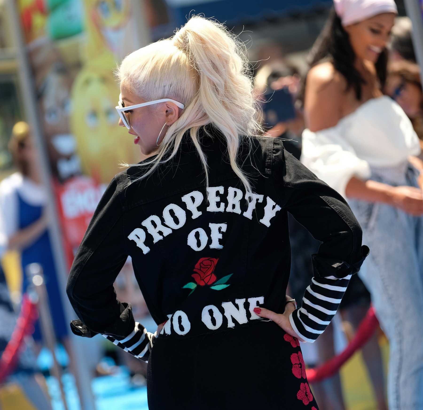 Christina_Aguilera_-__Emoji__Premiere_in_Los_Angeles_on_July_23-51.jpg Christina_Aguilera_-__Emoji__Premiere_in_Los_Angeles_on_July_23-51.jpg