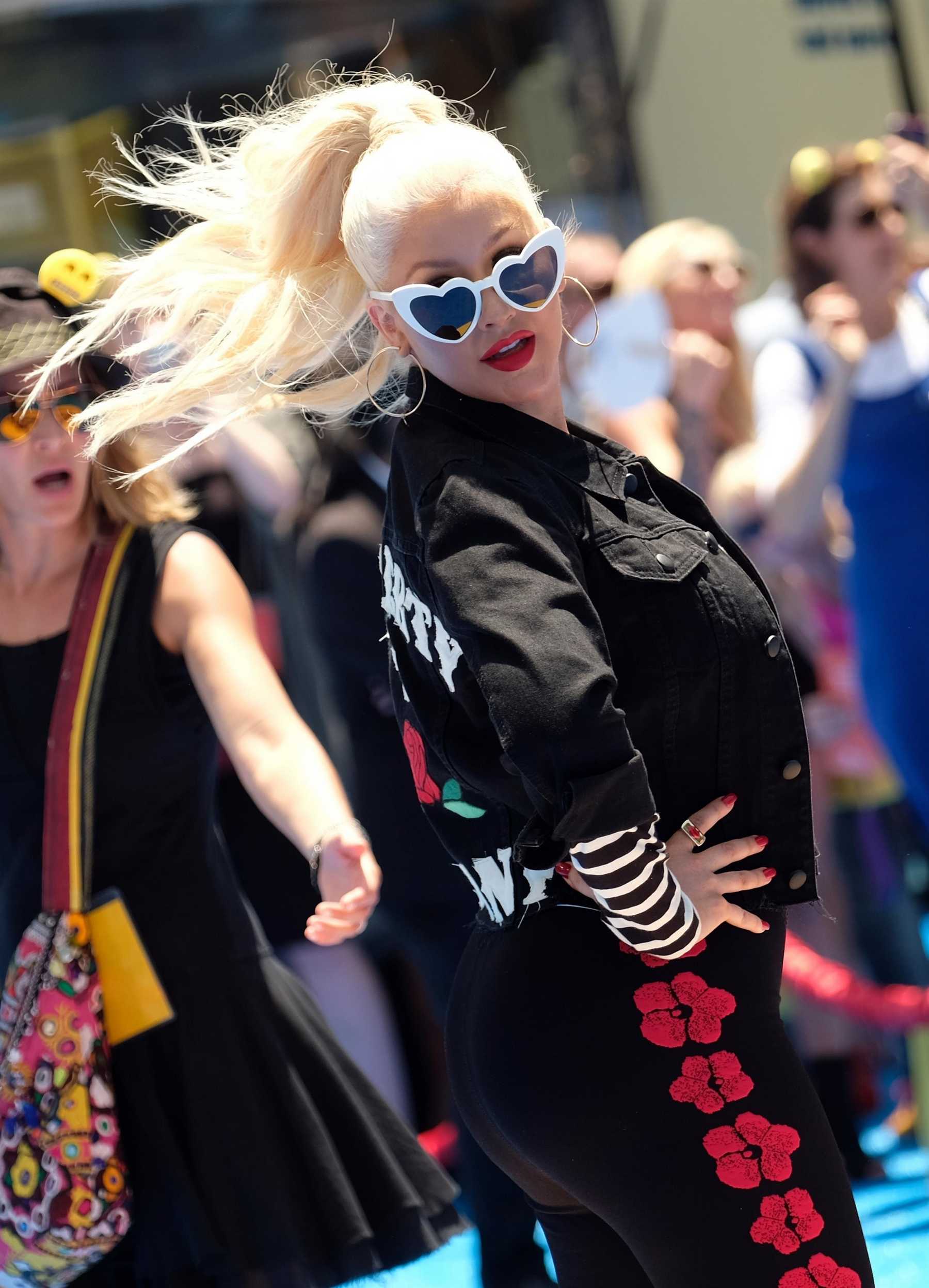 Christina_Aguilera_-__Emoji__Premiere_in_Los_Angeles_on_July_23-55.jpg Christina_Aguilera_-__Emoji__Premiere_in_Los_Angeles_on_July_23-55.jpg