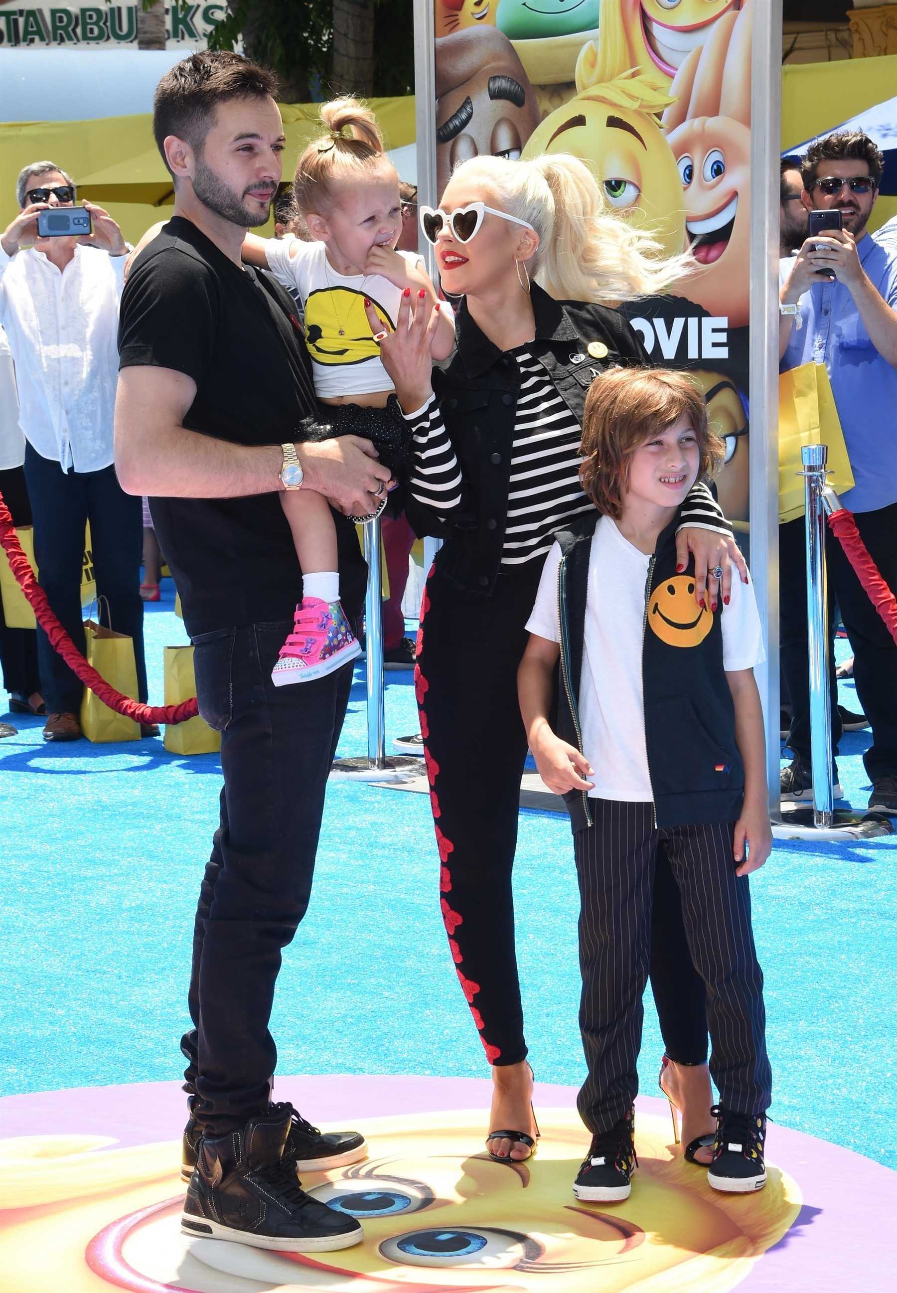 Christina_Aguilera_-__Emoji__Premiere_in_Los_Angeles_on_July_23-62.jpg Christina_Aguilera_-__Emoji__Premiere_in_Los_Angeles_on_July_23-62.jpg