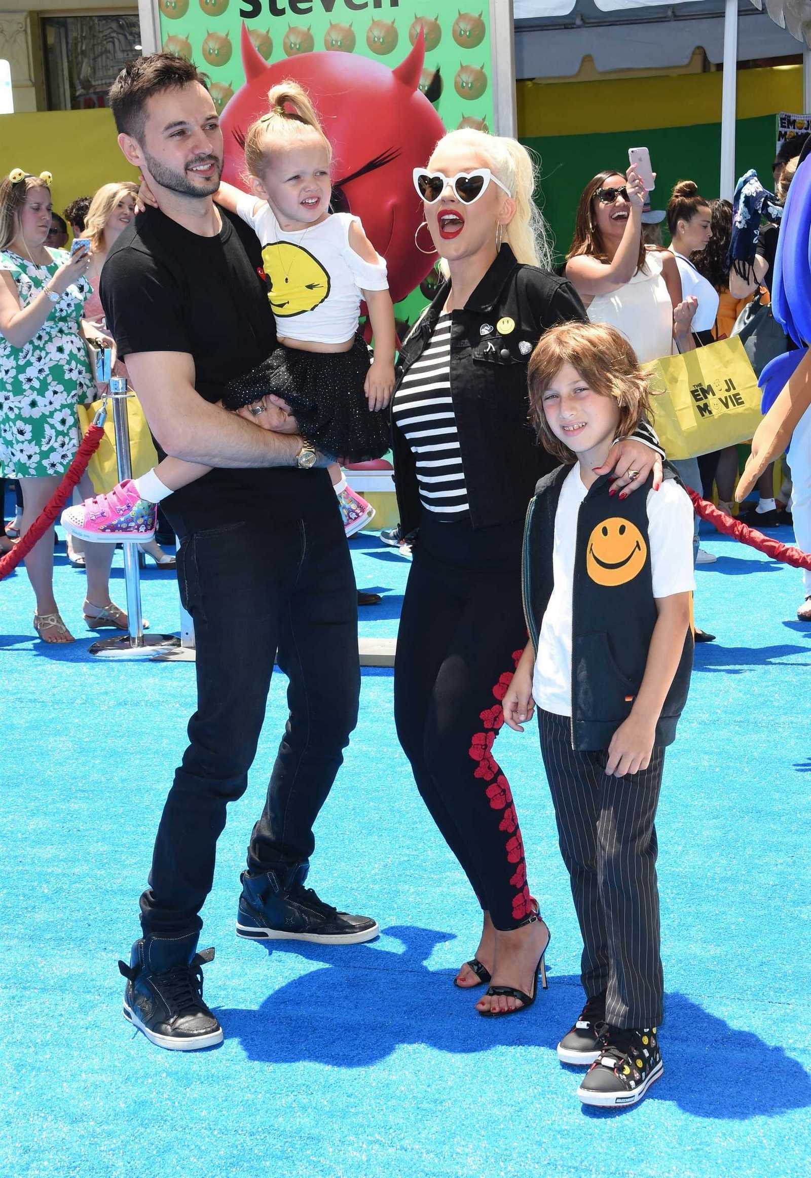 Christina_Aguilera_-__Emoji__Premiere_in_Los_Angeles_on_July_23-64.jpg Christina_Aguilera_-__Emoji__Premiere_in_Los_Angeles_on_July_23-64.jpg