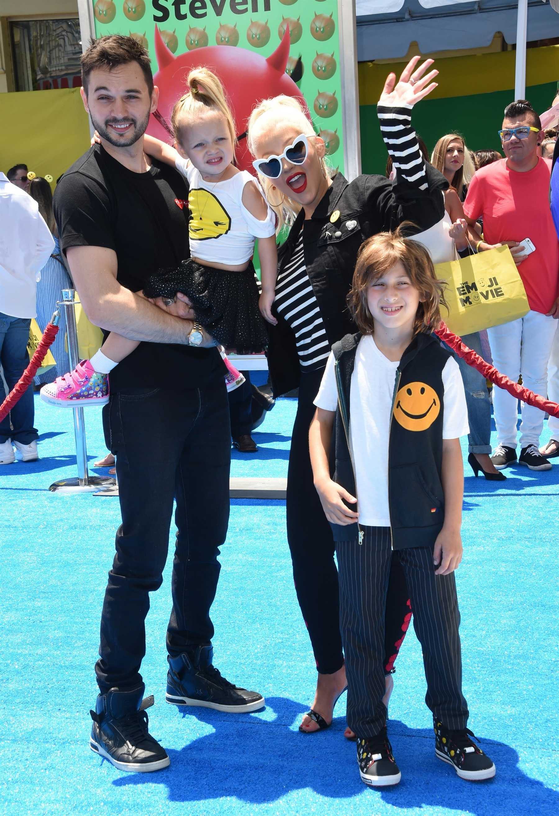 Christina_Aguilera_-__Emoji__Premiere_in_Los_Angeles_on_July_23-67.jpg Christina_Aguilera_-__Emoji__Premiere_in_Los_Angeles_on_July_23-67.jpg