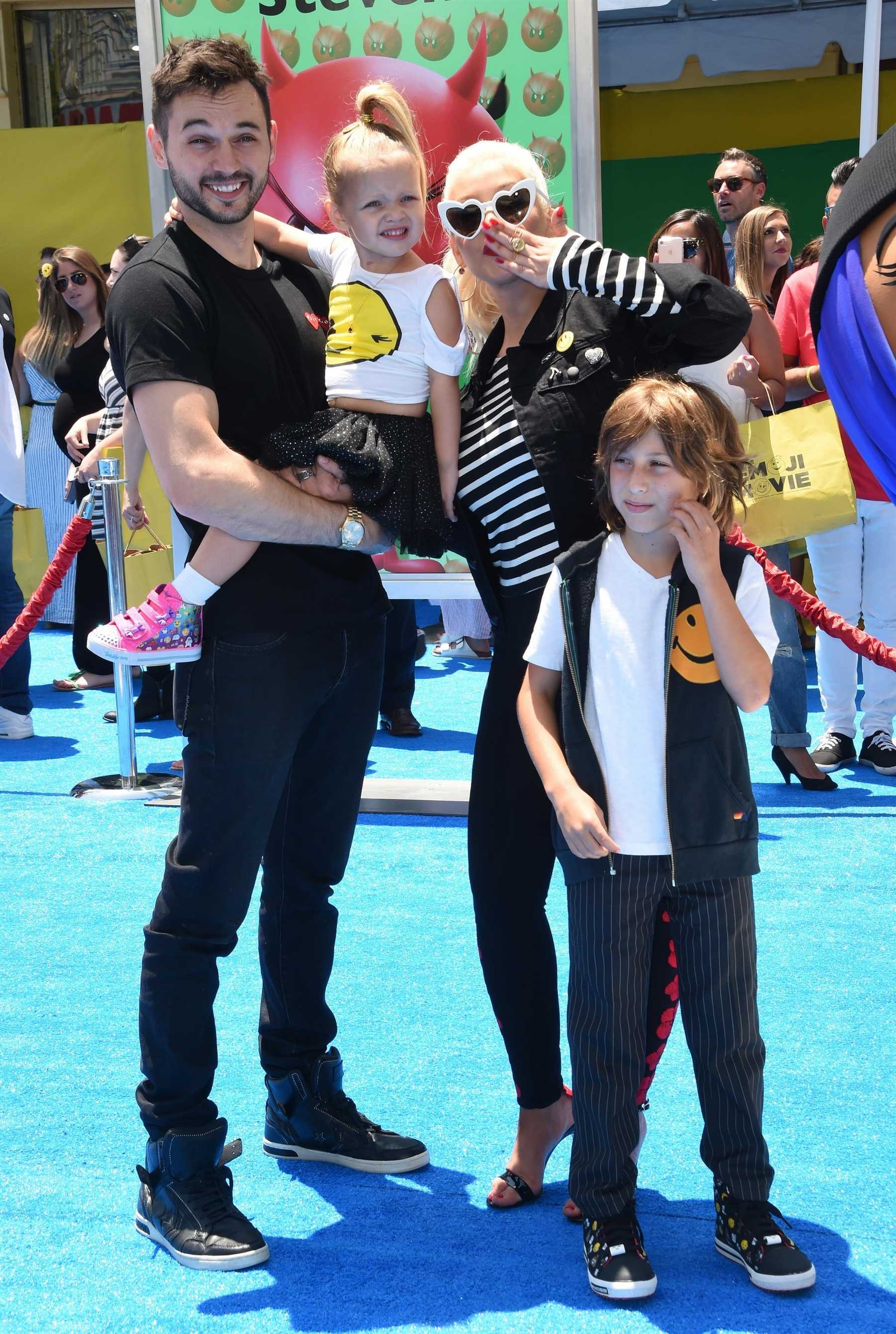 Christina_Aguilera_-__Emoji__Premiere_in_Los_Angeles_on_July_23-69.jpg