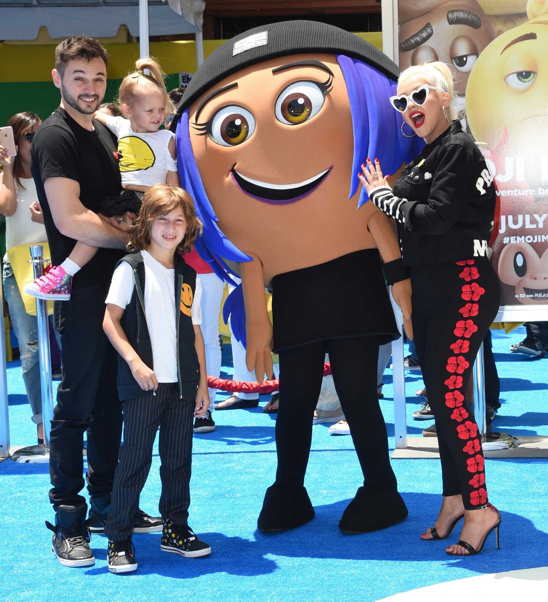 Christina_Aguilera_-__Emoji__Premiere_in_Los_Angeles_on_July_23-72.jpg