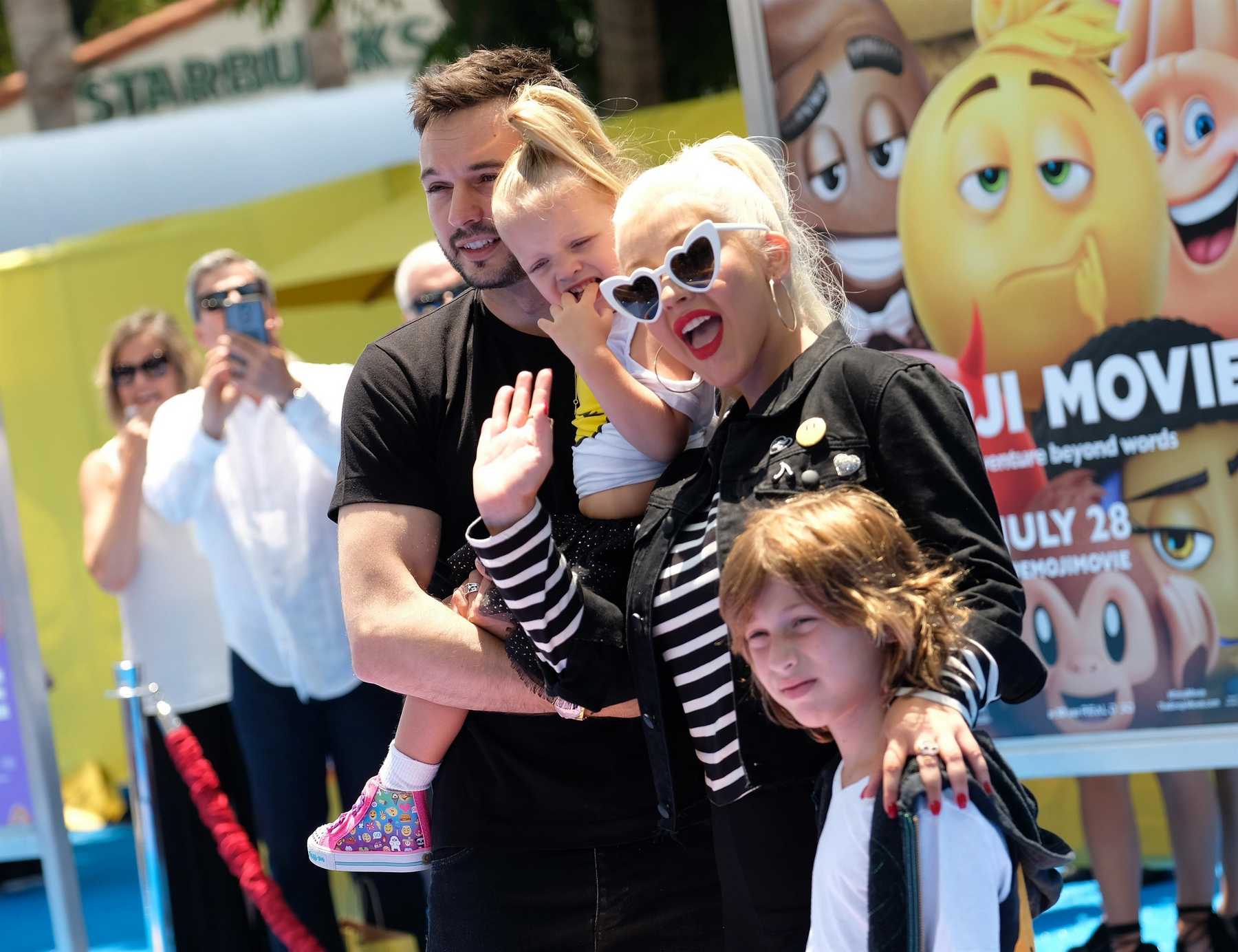 Christina_Aguilera_-__Emoji__Premiere_in_Los_Angeles_on_July_23-74.jpg Christina_Aguilera_-__Emoji__Premiere_in_Los_Angeles_on_July_23-74.jpg