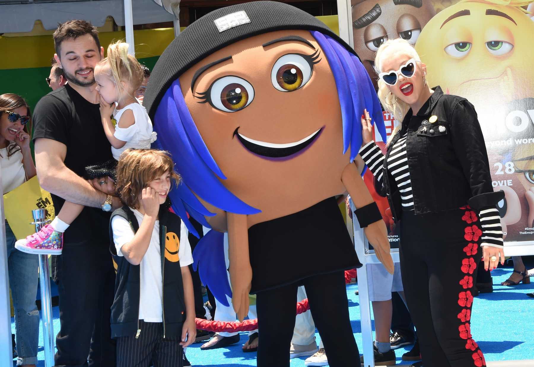 Christina_Aguilera_-__Emoji__Premiere_in_Los_Angeles_on_July_23-76.jpg