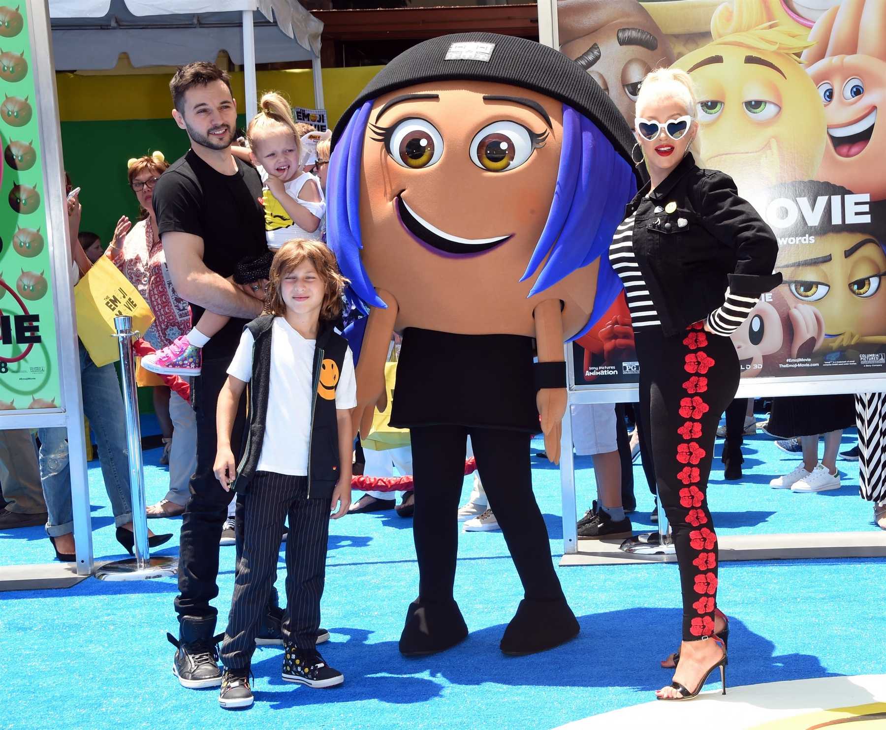 Christina_Aguilera_-__Emoji__Premiere_in_Los_Angeles_on_July_23-78.jpg