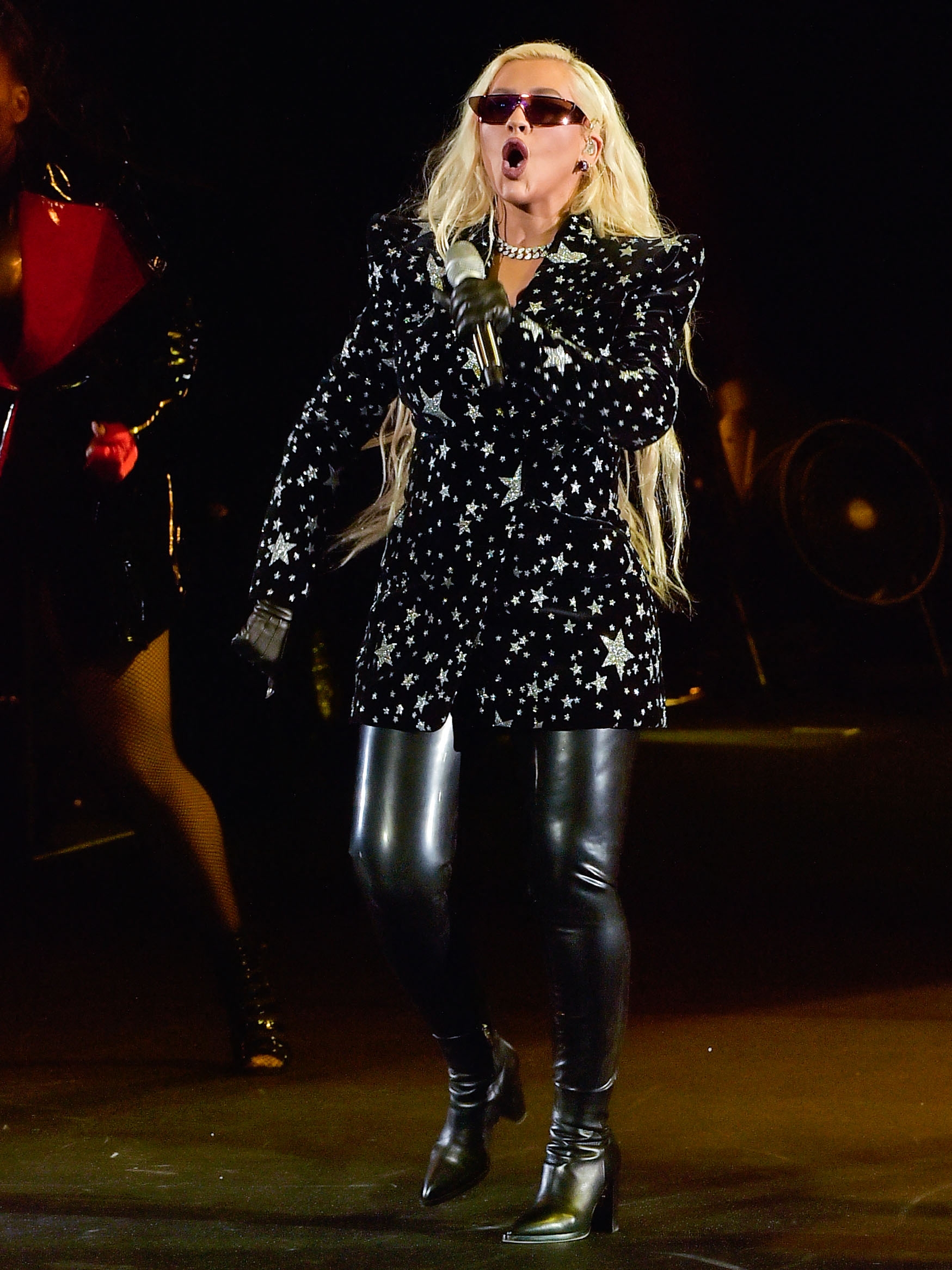 Christina_Aguilera_AHF_World_AIDS_Day_2021_Concert_xtinadaily_0030.jpg