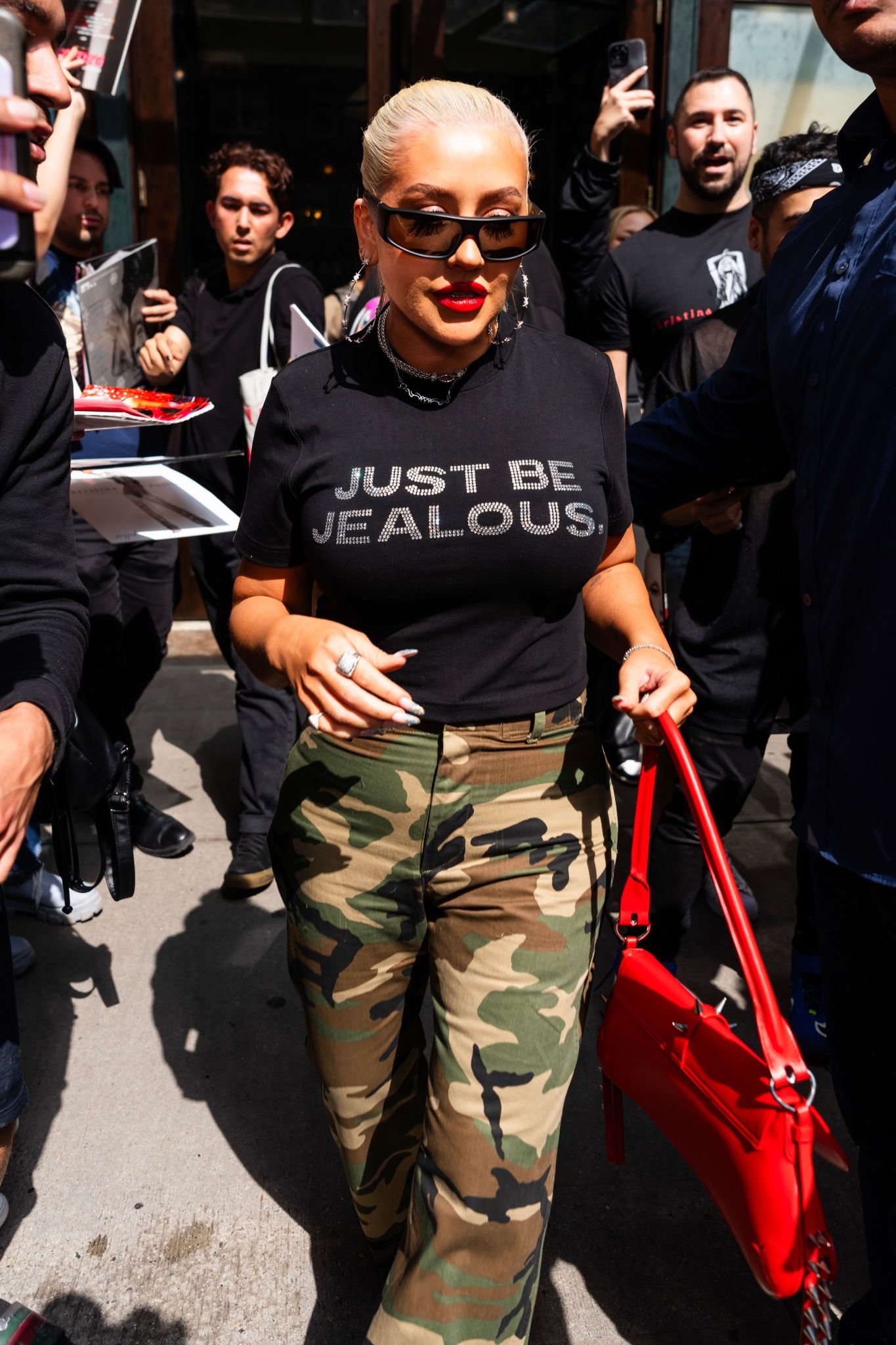 Christina_Aguilera_Daily_-_Leaving_her_hotel_in_NYC_-_0002.jpg Christina_Aguilera_Daily_-_Leaving_her_hotel_in_NYC_-_0002.jpg