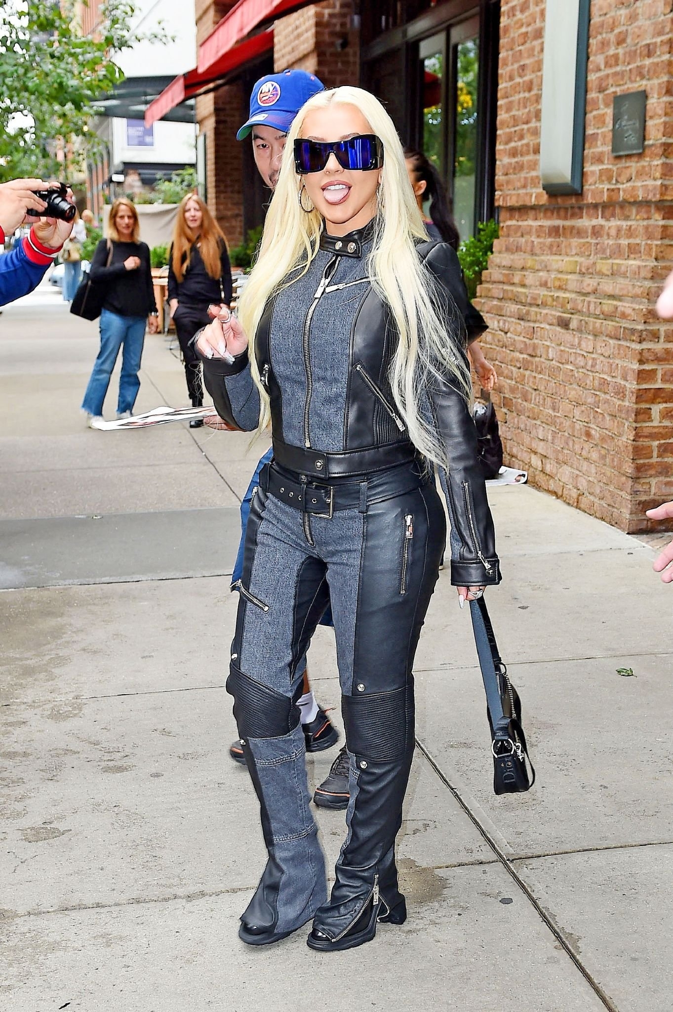Christina_Aguilera_Daily_-_Xtina_in_NYC_June_23_-_0001.jpg Christina_Aguilera_Daily_-_Xtina_in_NYC_June_23_-_0001.jpg