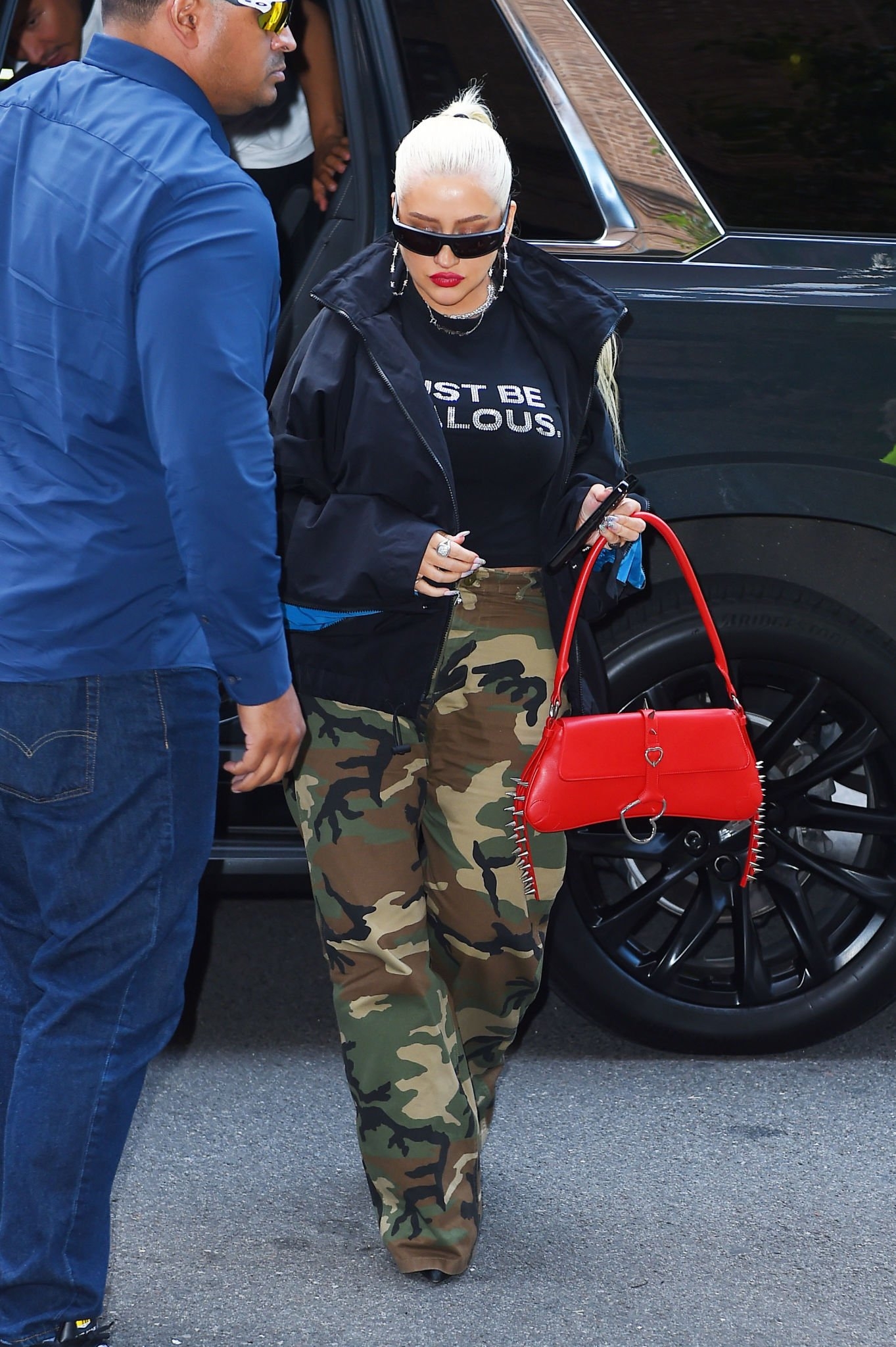 Christina_Aguilera_Daily_-__Spotted_out_in_New_York_City_-_004.jpg Christina_Aguilera_Daily_-__Spotted_out_in_New_York_City_-_004.jpg