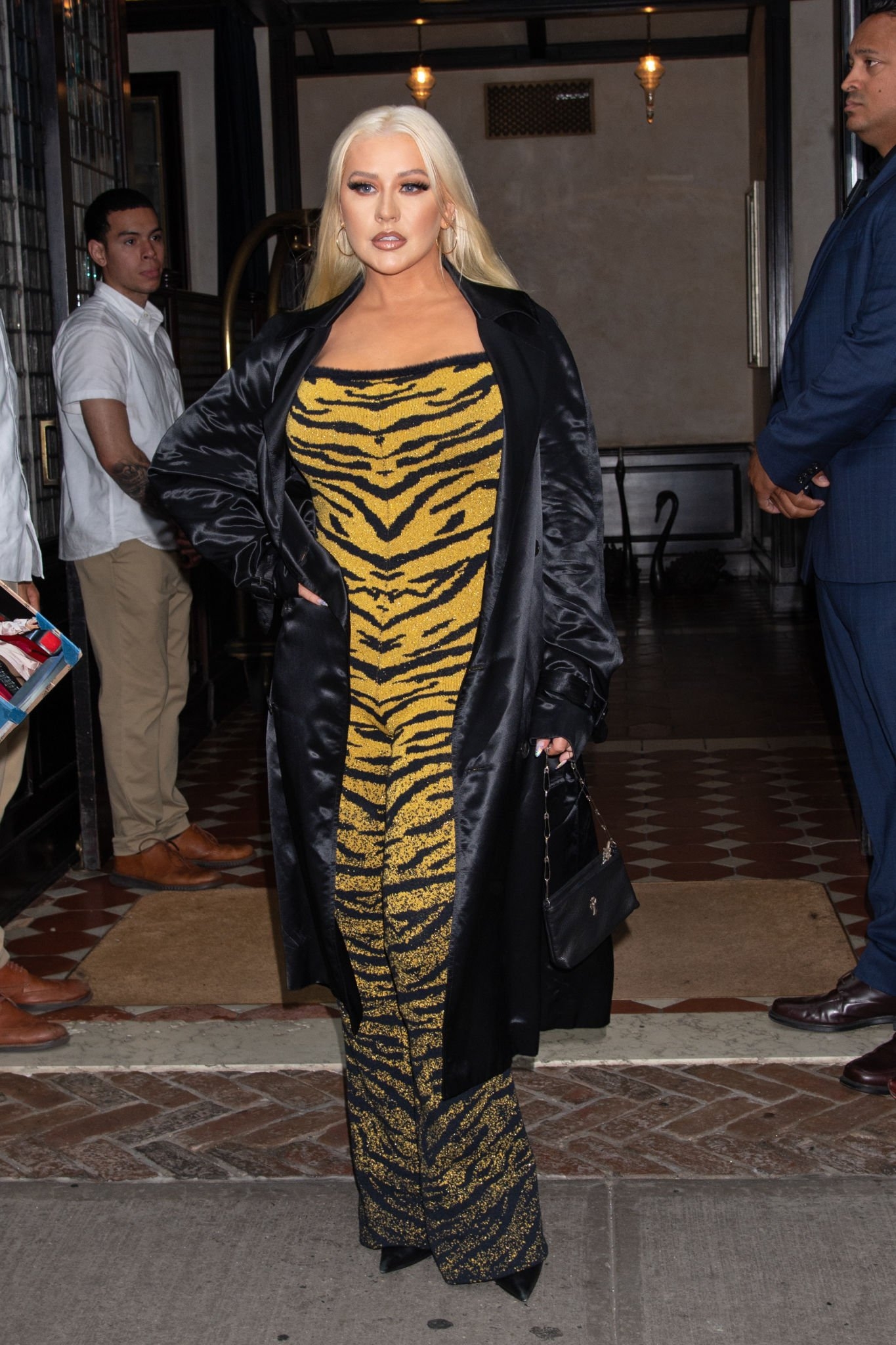 Christina_Aguilera_Daily_-__Spotted_out_in_New_York_City_June_28_2_-_0011.jpg Christina_Aguilera_Daily_-__Spotted_out_in_New_York_City_June_28_2_-_0011.jpg