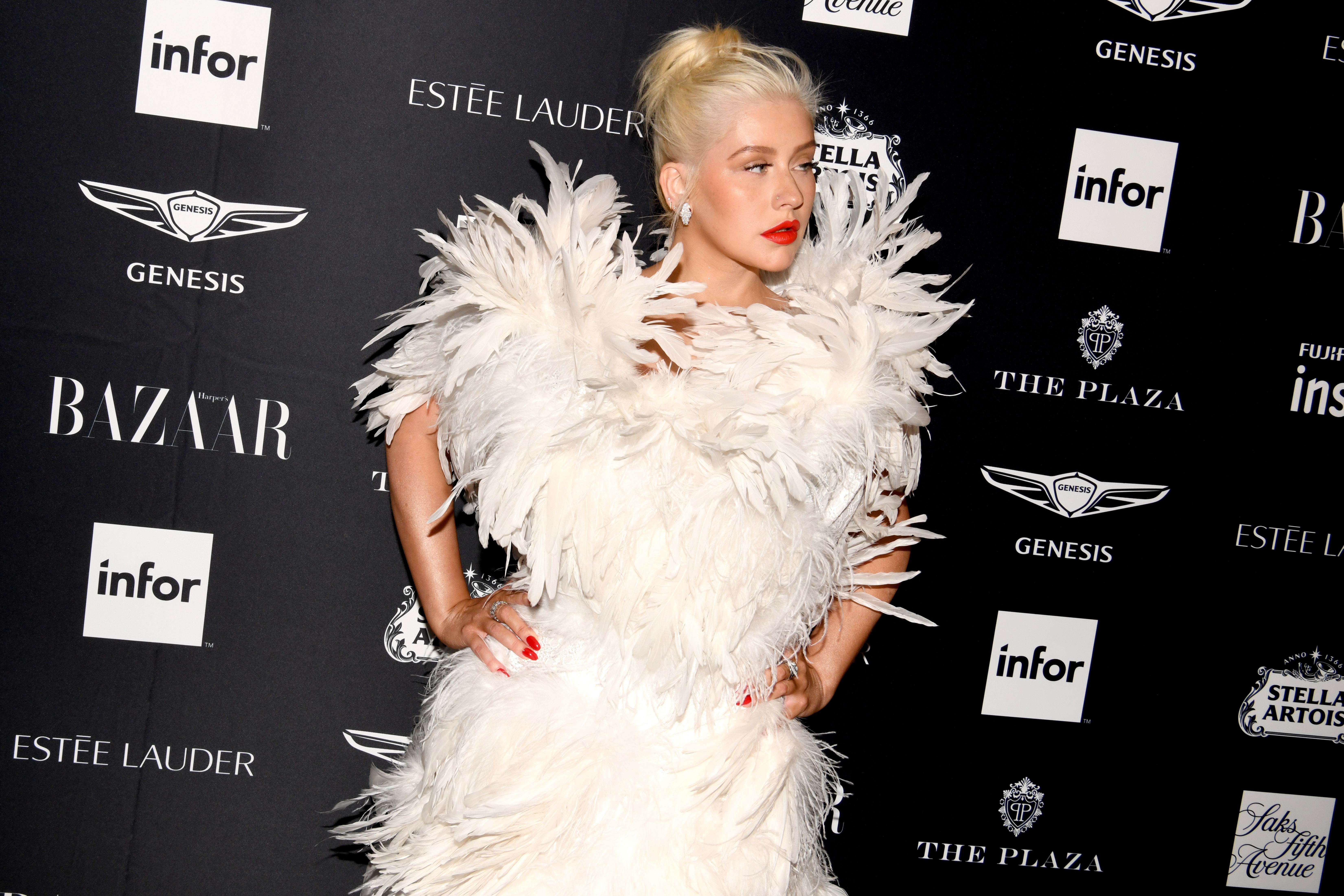 Christina_Aguilera_Harpers_Bazaar_Icons_102992544~1.jpg