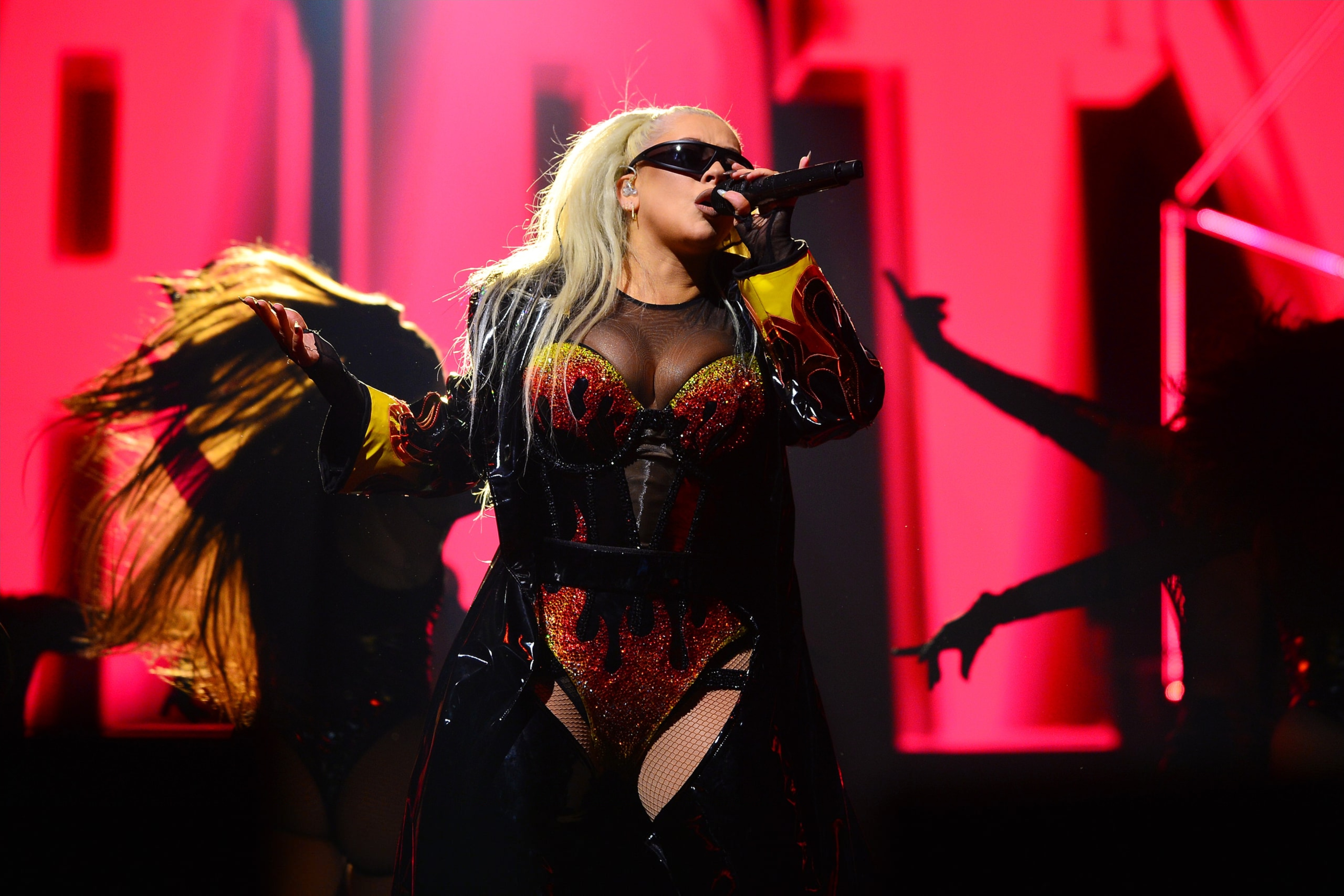 Christina_Aguilera_O2_ARENA_-_XtinaDaily_125.jpg