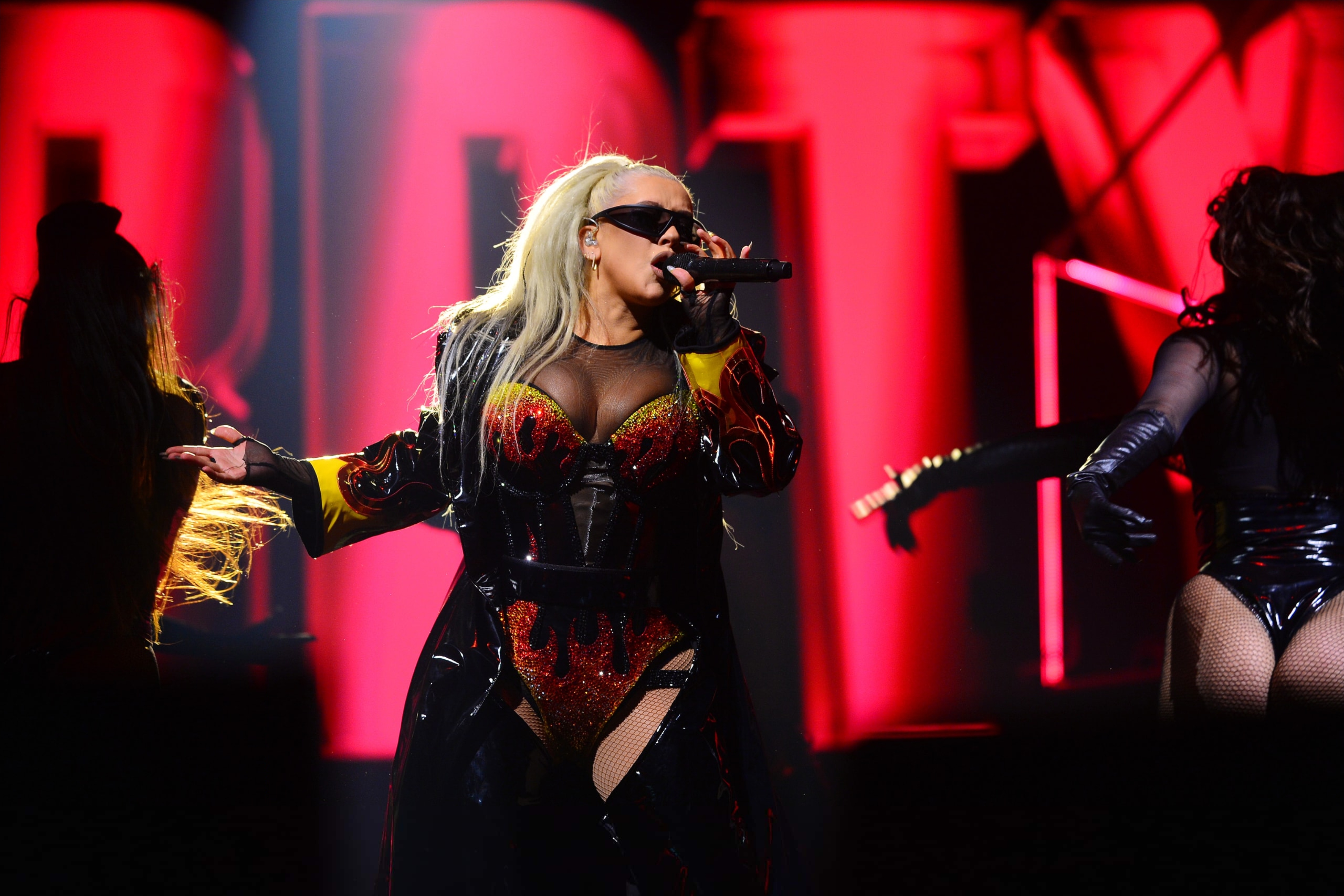 Christina_Aguilera_O2_ARENA_-_XtinaDaily_138.jpg Christina_Aguilera_O2_ARENA_-_XtinaDaily_138.jpg