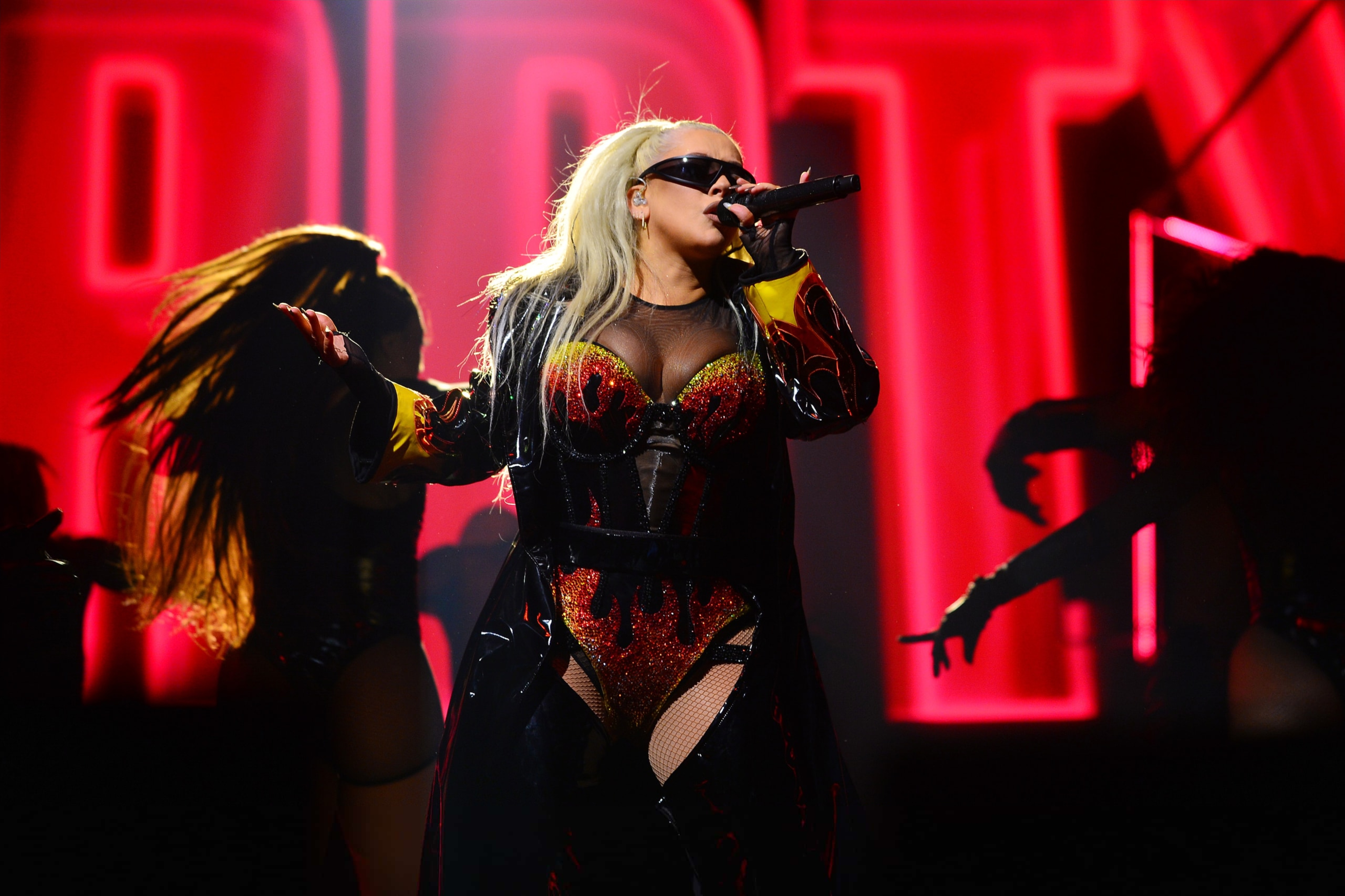 Christina_Aguilera_O2_ARENA_-_XtinaDaily_164.jpg