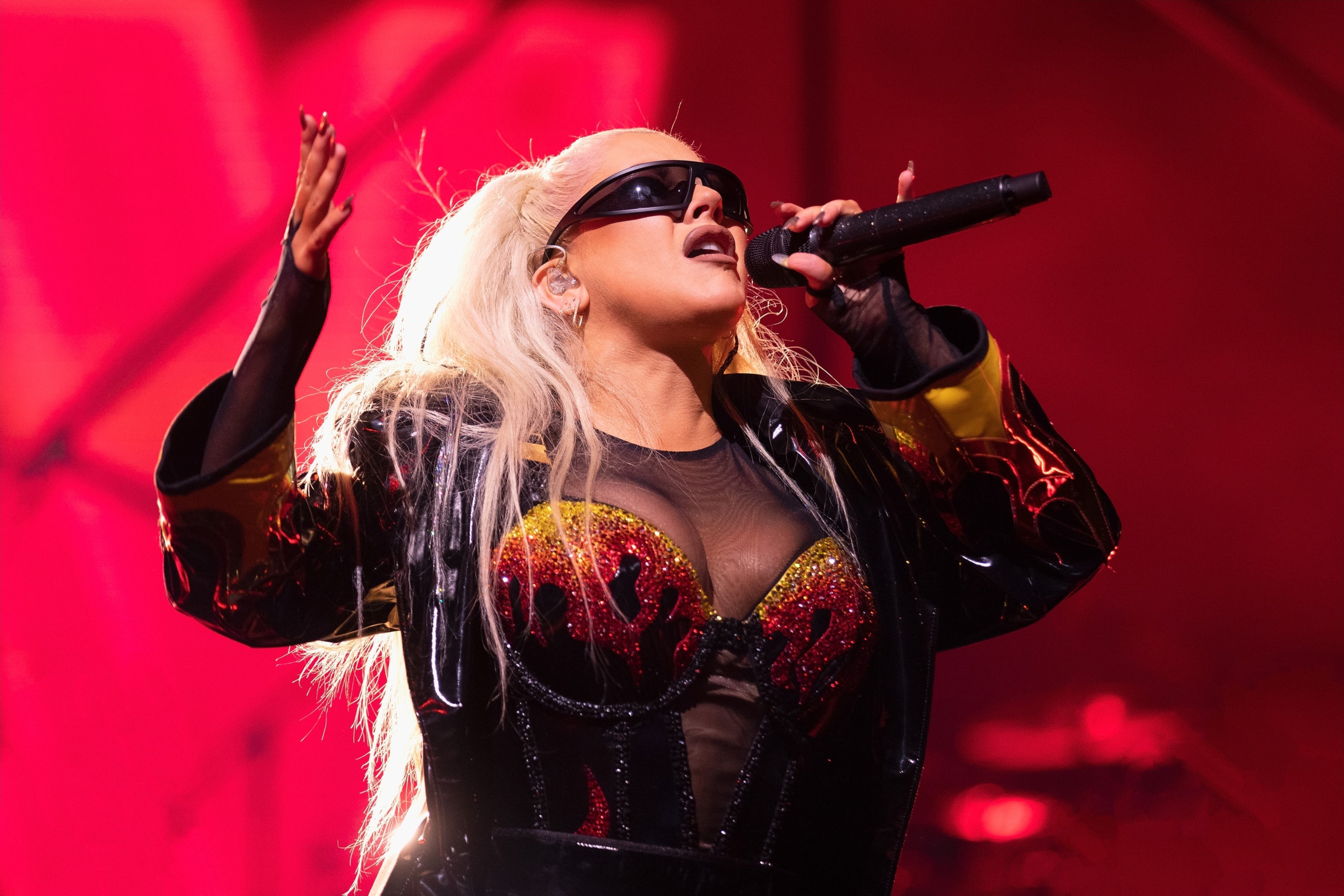 Christina_Aguilera_O2_ARENA_-_XtinaDaily_171.jpg