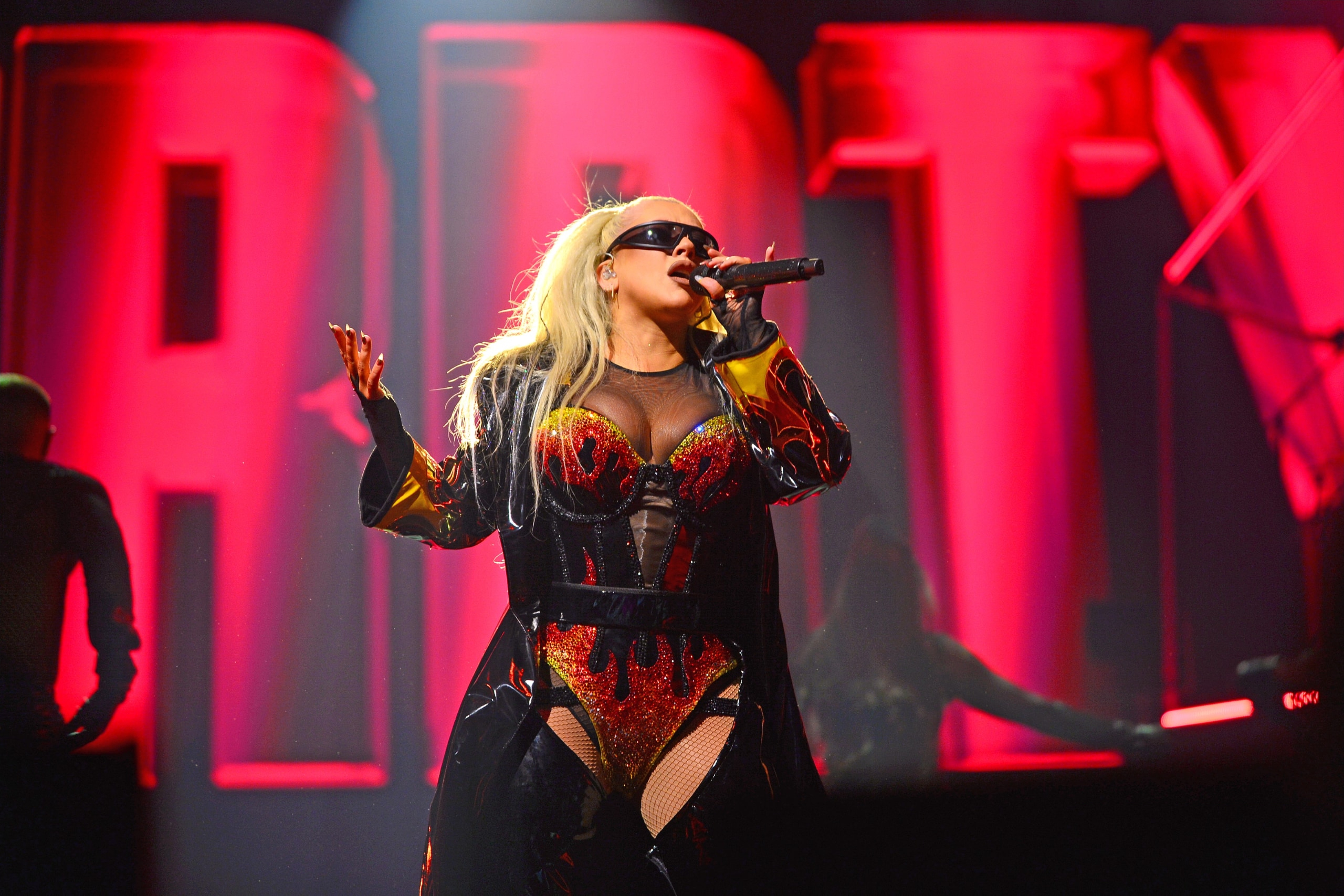 Christina_Aguilera_O2_ARENA_-_XtinaDaily_179.jpg