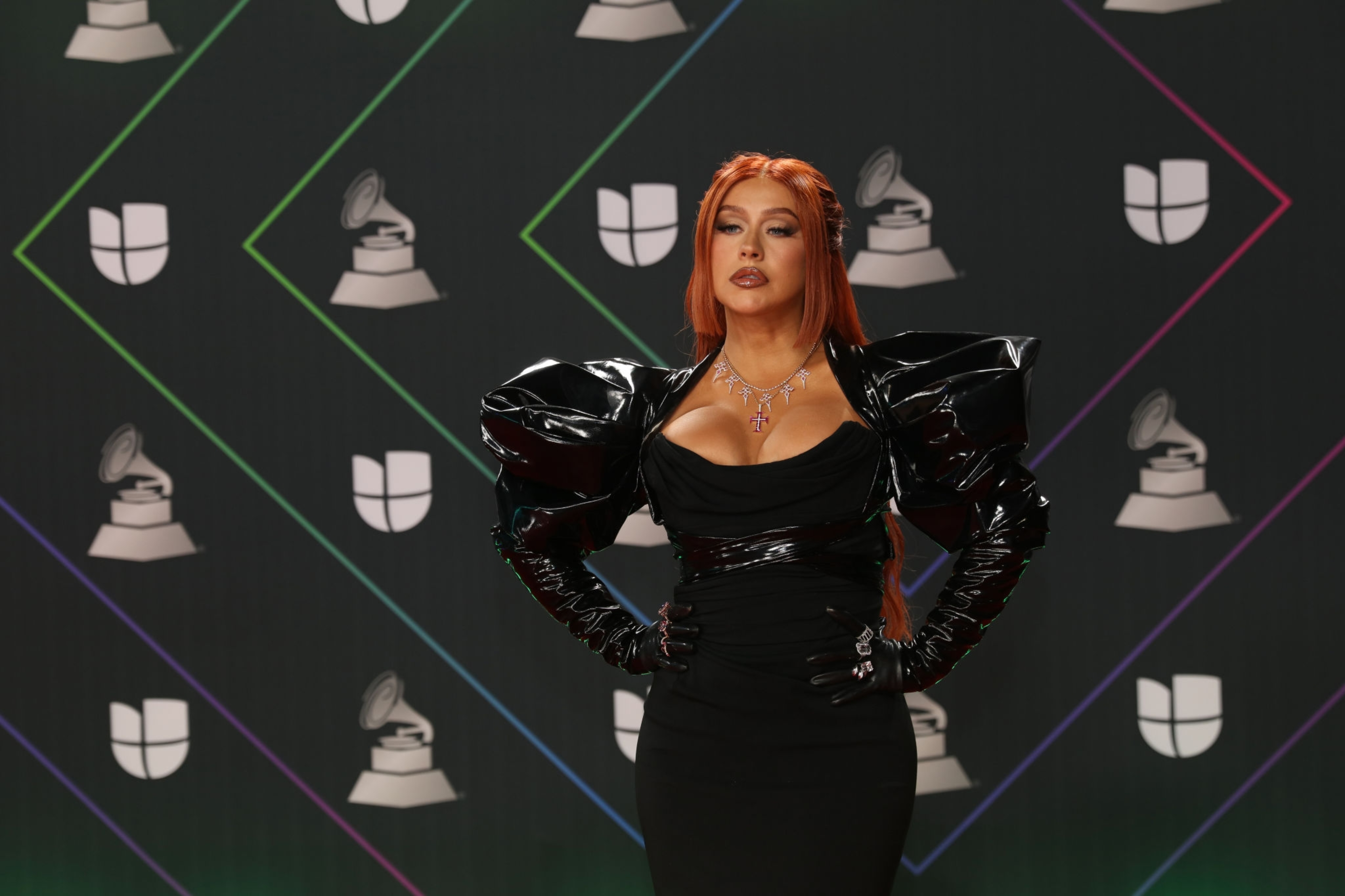 Christina_Aguilera_Red_Carpet_22nd_Annual_Latin_GRAMMY_Awards_xtinadaily_0009~1.jpg