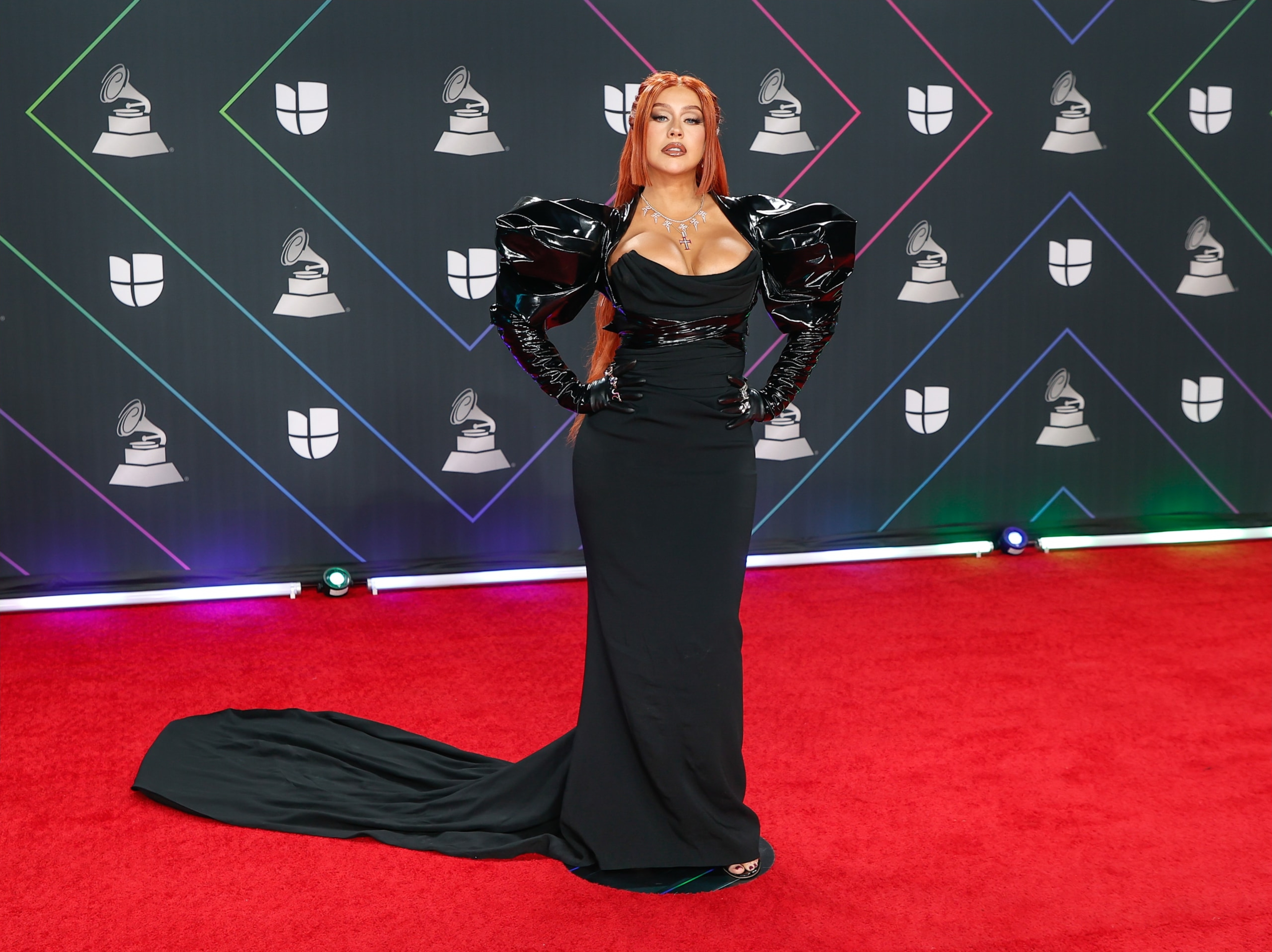 Christina_Aguilera_Red_Carpet_22nd_Annual_Latin_GRAMMY_Awards_xtinadaily_0012~1.jpg
