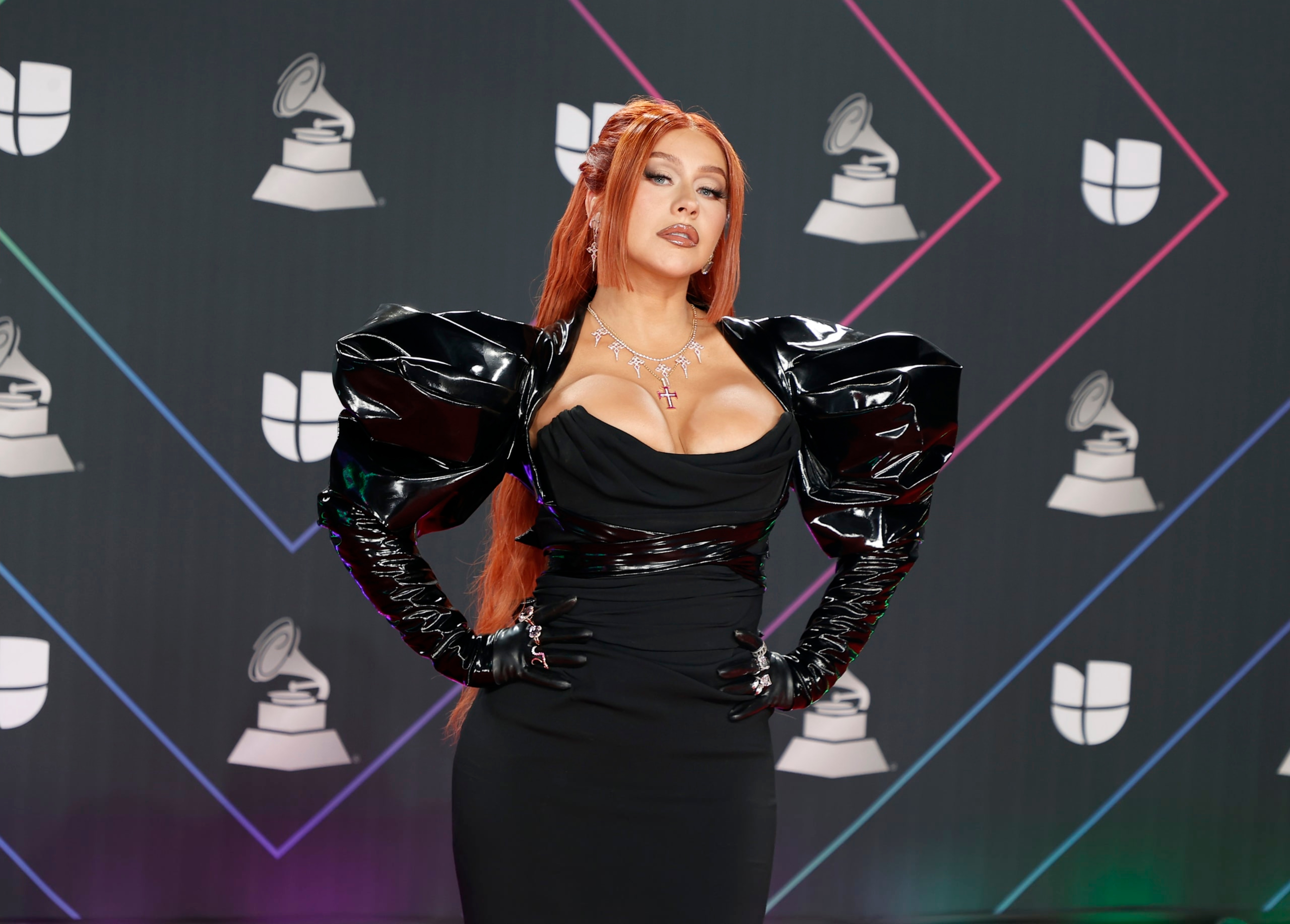 Christina_Aguilera_Red_Carpet_22nd_Annual_Latin_GRAMMY_Awards_xtinadaily_0022~1.jpg Christina_Aguilera_Red_Carpet_22nd_Annual_Latin_GRAMMY_Awards_xtinadaily_0022~1.jpg
