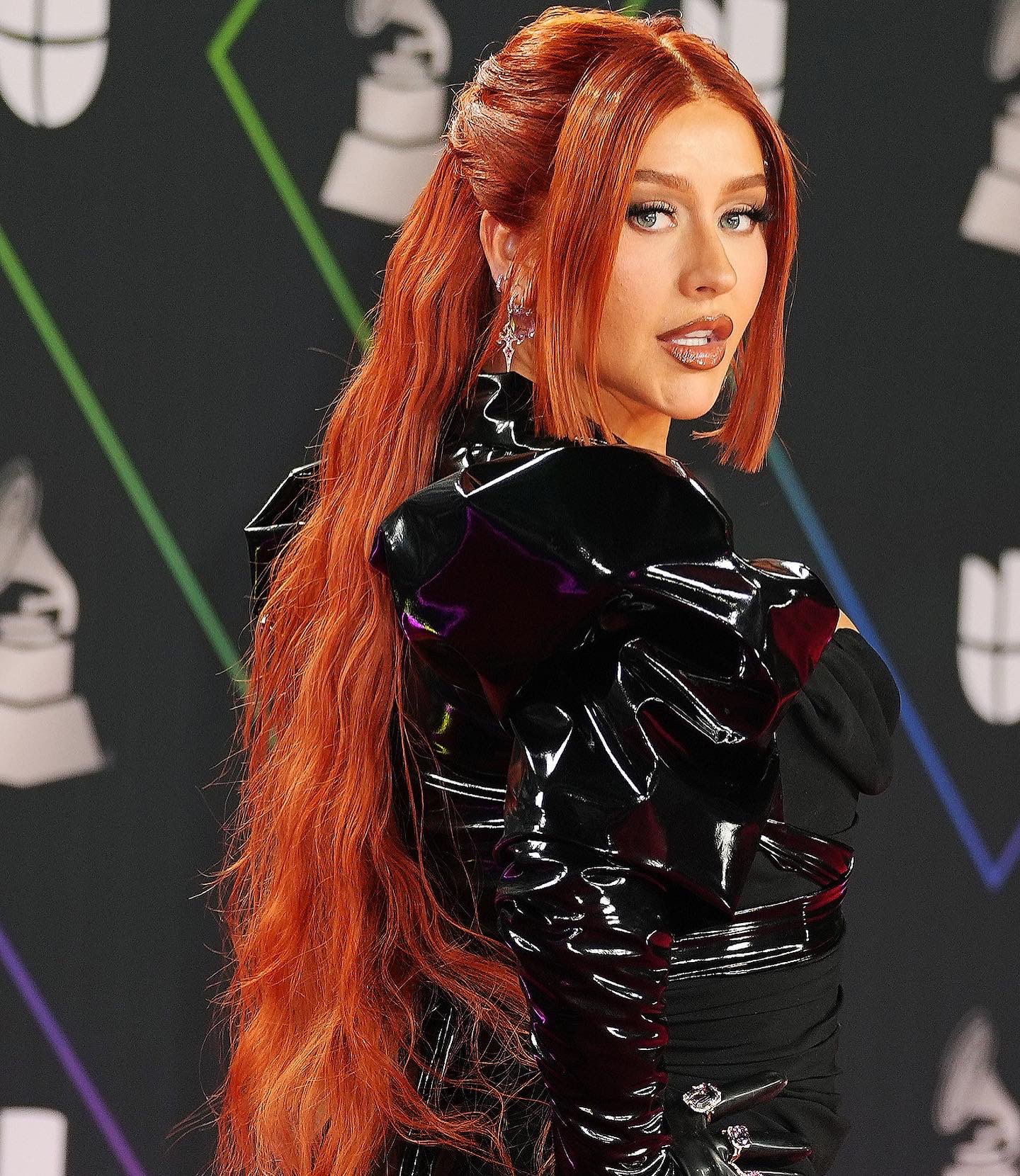 Christina_Aguilera_Red_Carpet_22nd_Annual_Latin_GRAMMY_Awards_xtinadaily_0039~1.jpg