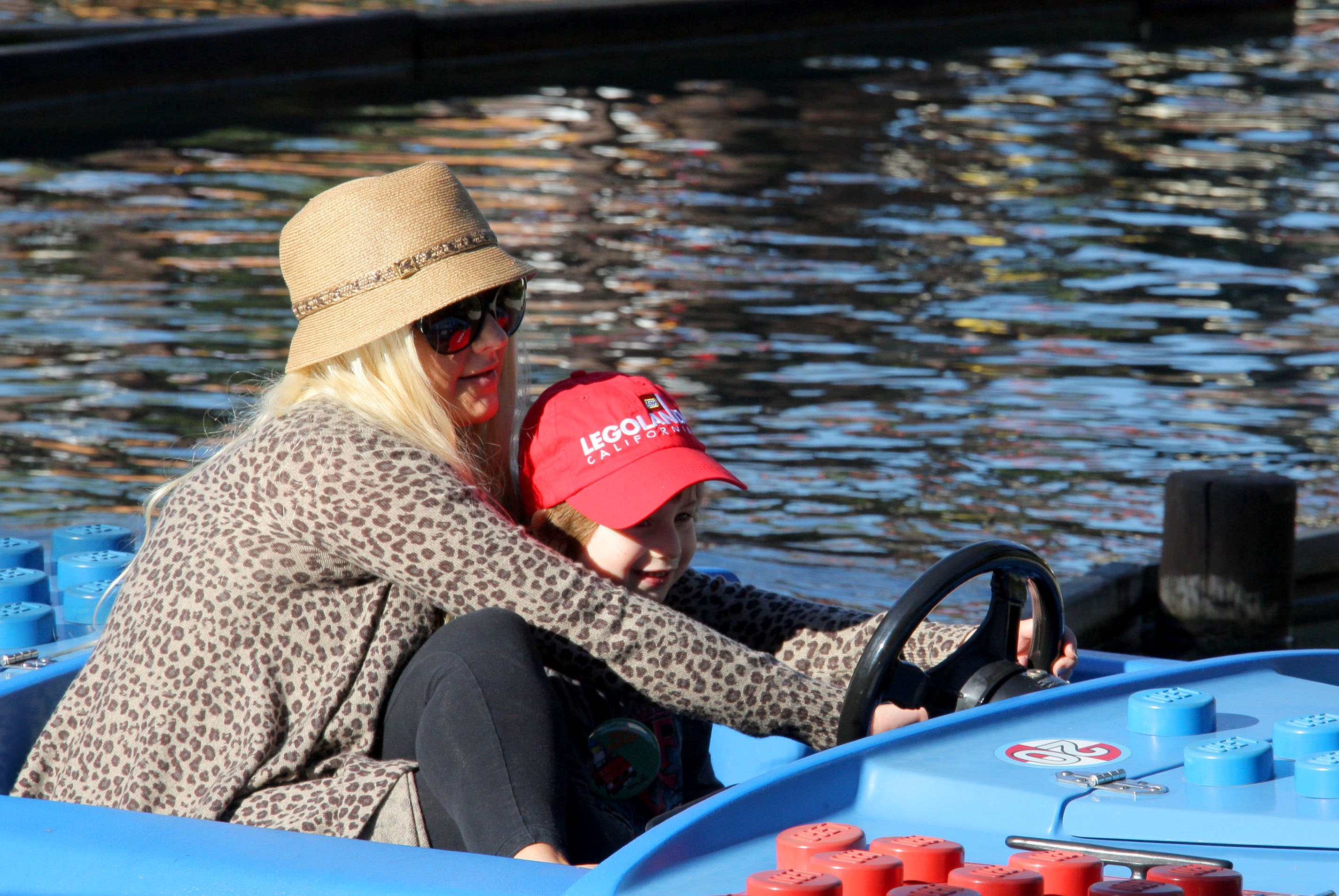 Christina_Aguilera_and_Jordan_Bratman_celebrate_their_son_Max_s_birthday_at_Legoland_in_Carlsbad_-_January_12_-_Christina_Aguilera_Daily_018.jpg Christina_Aguilera_and_Jordan_Bratman_celebrate_their_son_Max_s_birthday_at_Legoland_in_Carlsbad_-_January_12_-_Christina_Aguilera_Daily_018.jpg