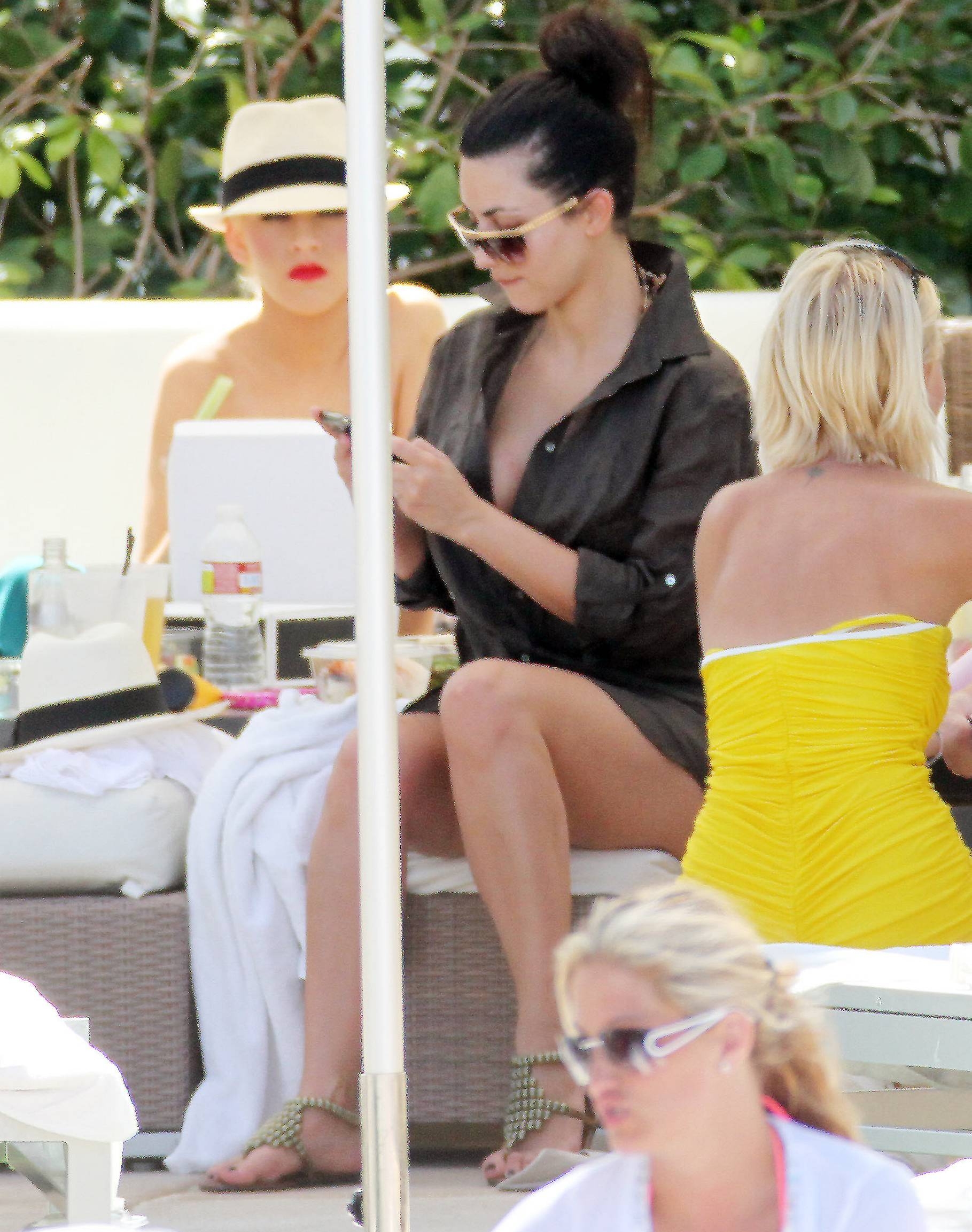 Christina_Aguilera_and_Kim_Kardashian_lounge_by_the_pool_for_a_friends_bachelor_party_at_the_Fountainebleau_in_Miami_-_June_12_-_Christina_Aguilera_Daily_00027.jpg