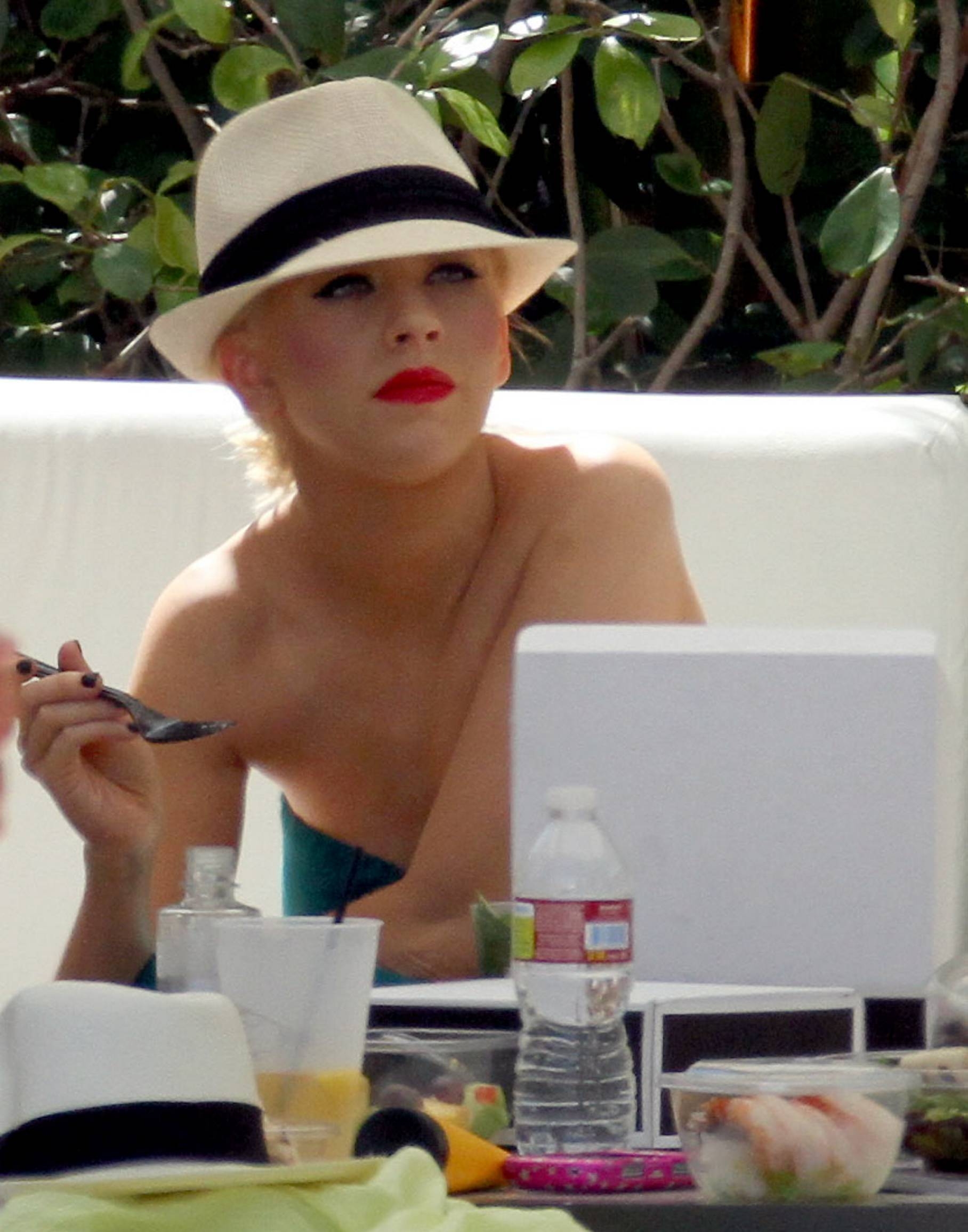 Christina_Aguilera_and_Kim_Kardashian_lounge_by_the_pool_for_a_friends_bachelor_party_at_the_Fountainebleau_in_Miami_-_June_12_-_Christina_Aguilera_Daily_00060.jpg Christina_Aguilera_and_Kim_Kardashian_lounge_by_the_pool_for_a_friends_bachelor_party_at_the_Fountainebleau_in_Miami_-_June_12_-_Christina_Aguilera_Daily_00060.jpg