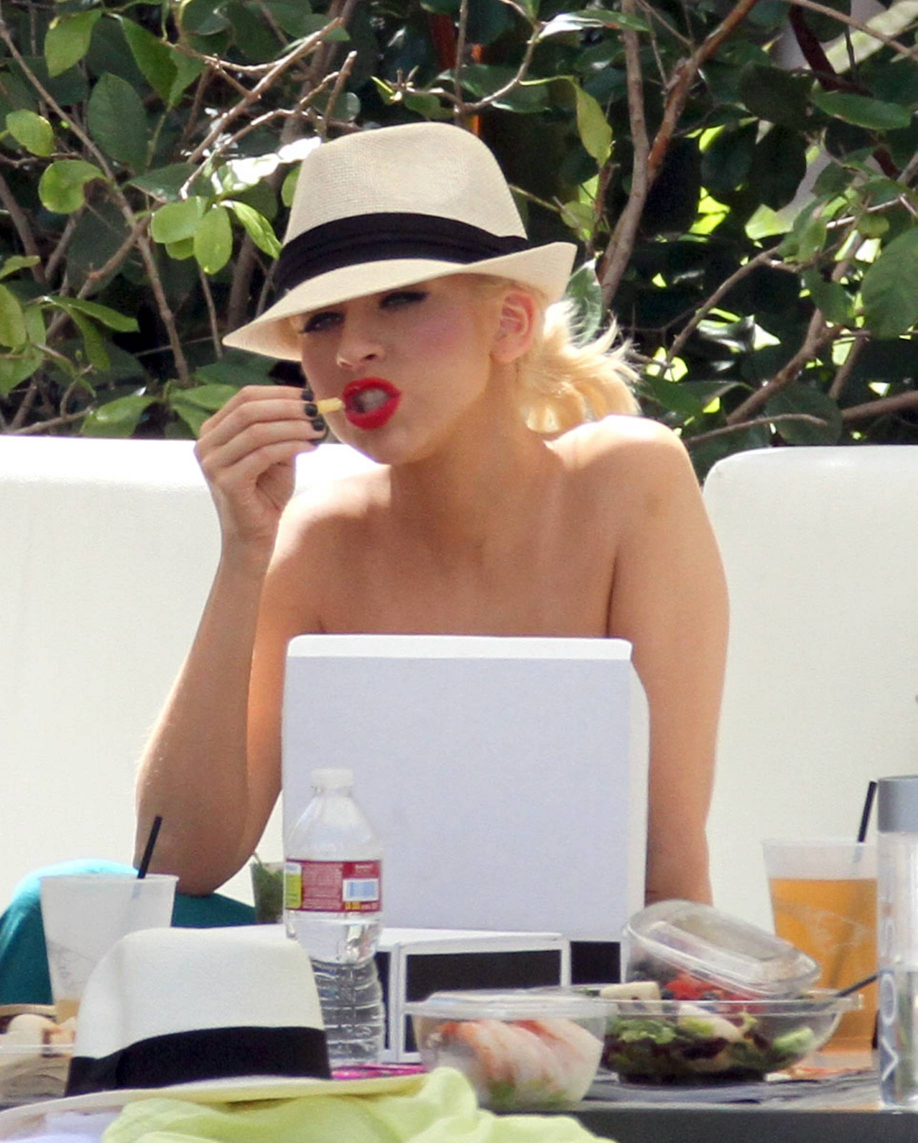 Christina_Aguilera_and_Kim_Kardashian_lounge_by_the_pool_for_a_friends_bachelor_party_at_the_Fountainebleau_in_Miami_-_June_12_-_Christina_Aguilera_Daily_00062.jpg Christina_Aguilera_and_Kim_Kardashian_lounge_by_the_pool_for_a_friends_bachelor_party_at_the_Fountainebleau_in_Miami_-_June_12_-_Christina_Aguilera_Daily_00062.jpg