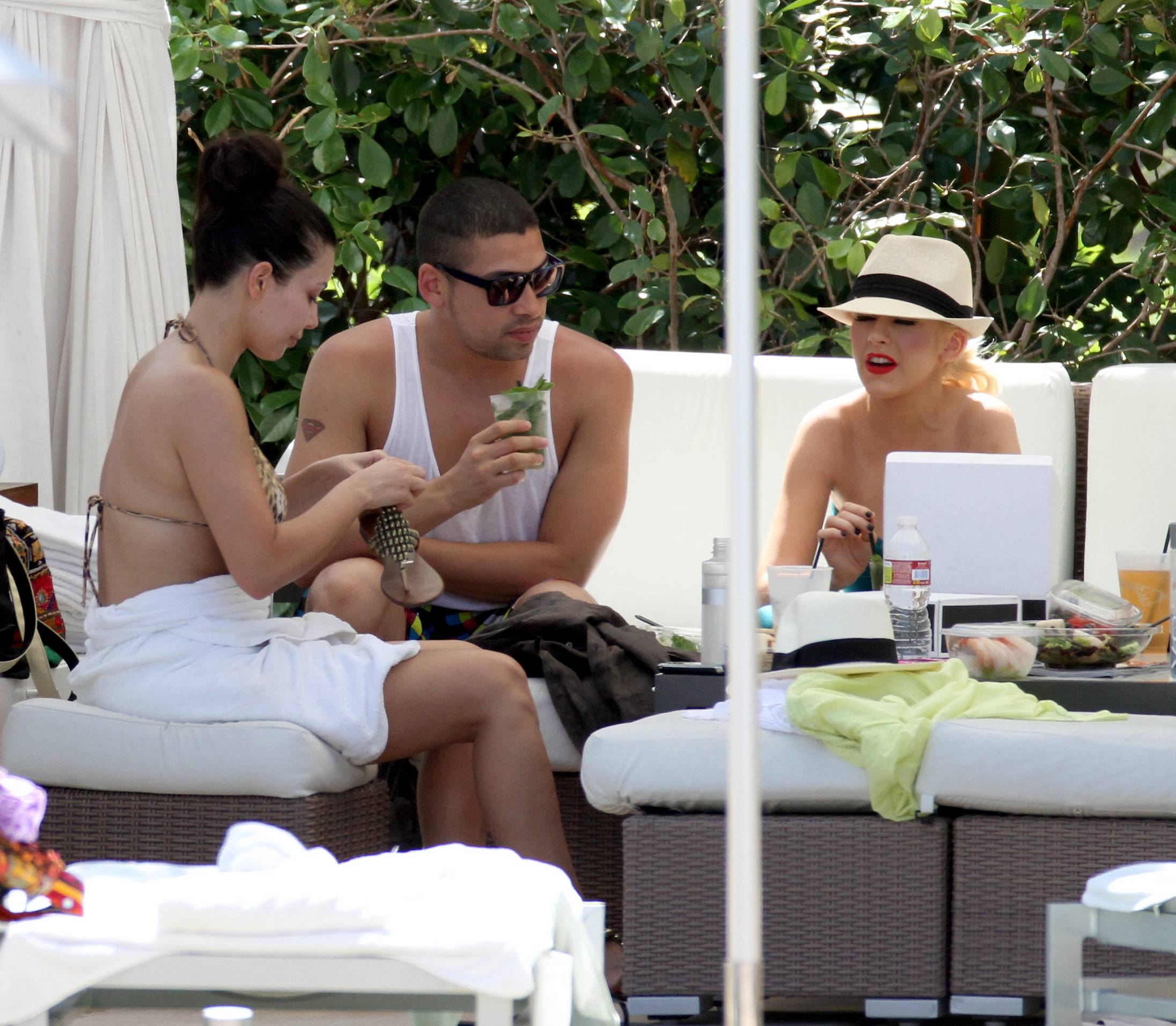 Christina_Aguilera_and_Kim_Kardashian_lounge_by_the_pool_for_a_friends_bachelor_party_at_the_Fountainebleau_in_Miami_-_June_12_-_Christina_Aguilera_Daily_00063.jpg