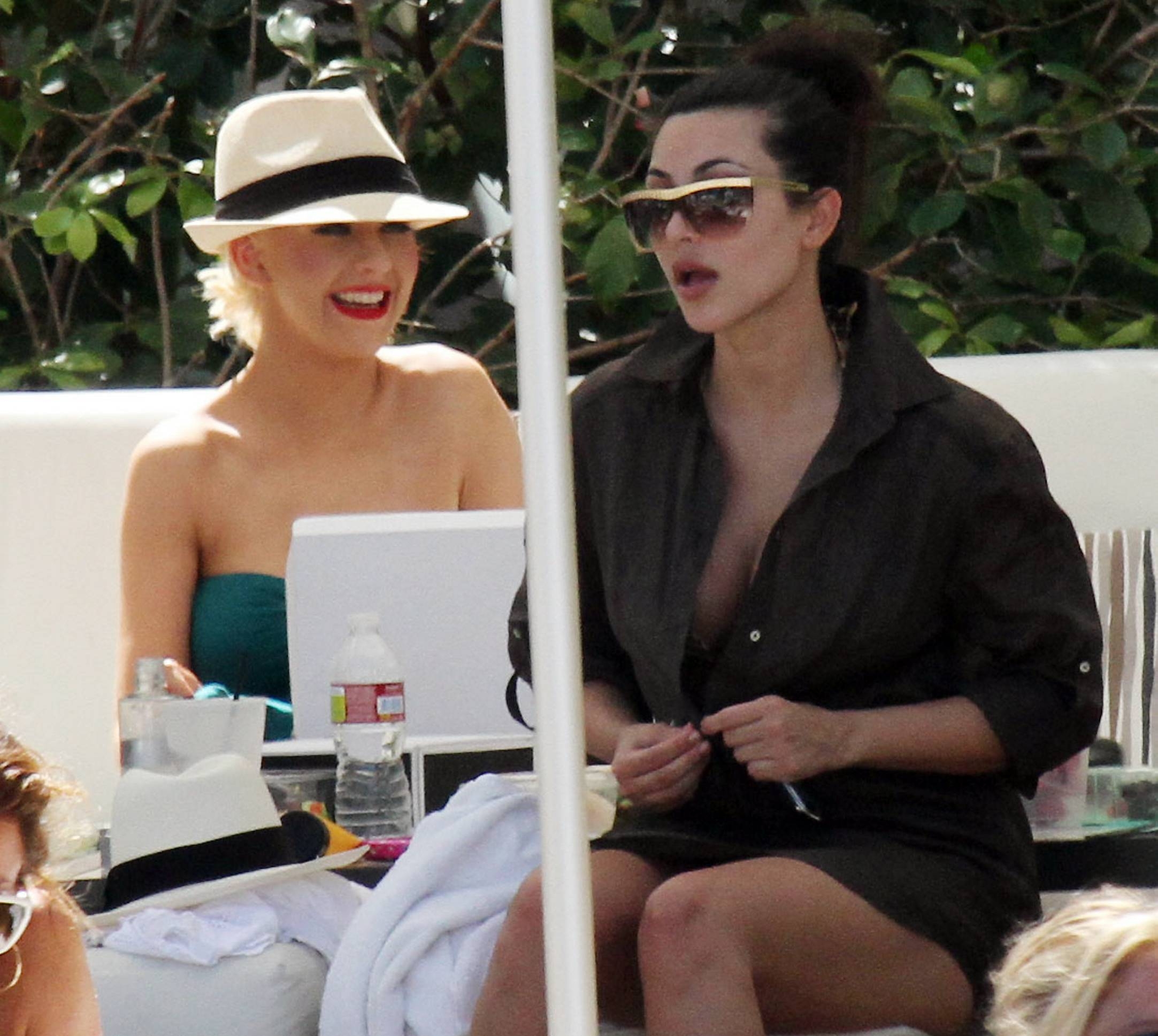 Christina_Aguilera_and_Kim_Kardashian_lounge_by_the_pool_for_a_friends_bachelor_party_at_the_Fountainebleau_in_Miami_-_June_12_-_Christina_Aguilera_Daily_00074.jpg