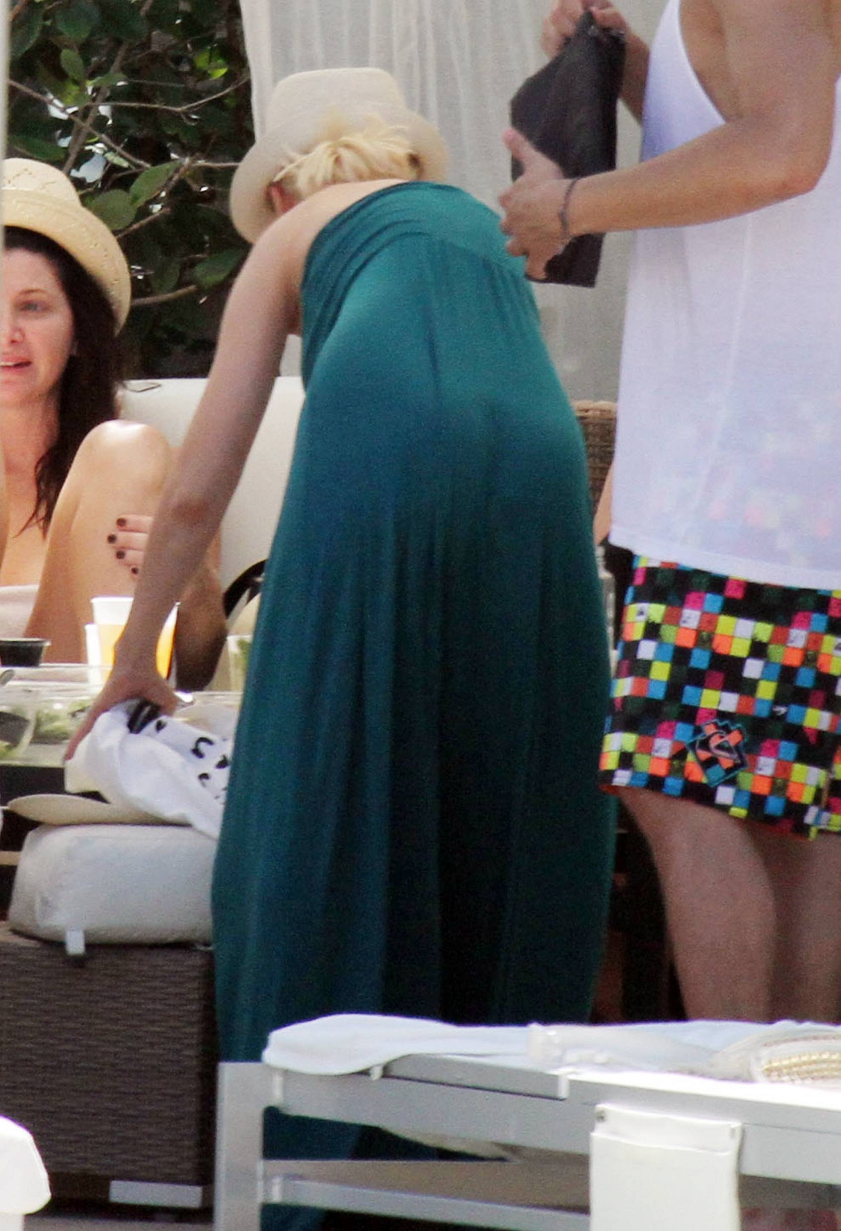 Christina_Aguilera_and_Kim_Kardashian_lounge_by_the_pool_for_a_friends_bachelor_party_at_the_Fountainebleau_in_Miami_-_June_12_-_Christina_Aguilera_Daily_00090.jpg Christina_Aguilera_and_Kim_Kardashian_lounge_by_the_pool_for_a_friends_bachelor_party_at_the_Fountainebleau_in_Miami_-_June_12_-_Christina_Aguilera_Daily_00090.jpg