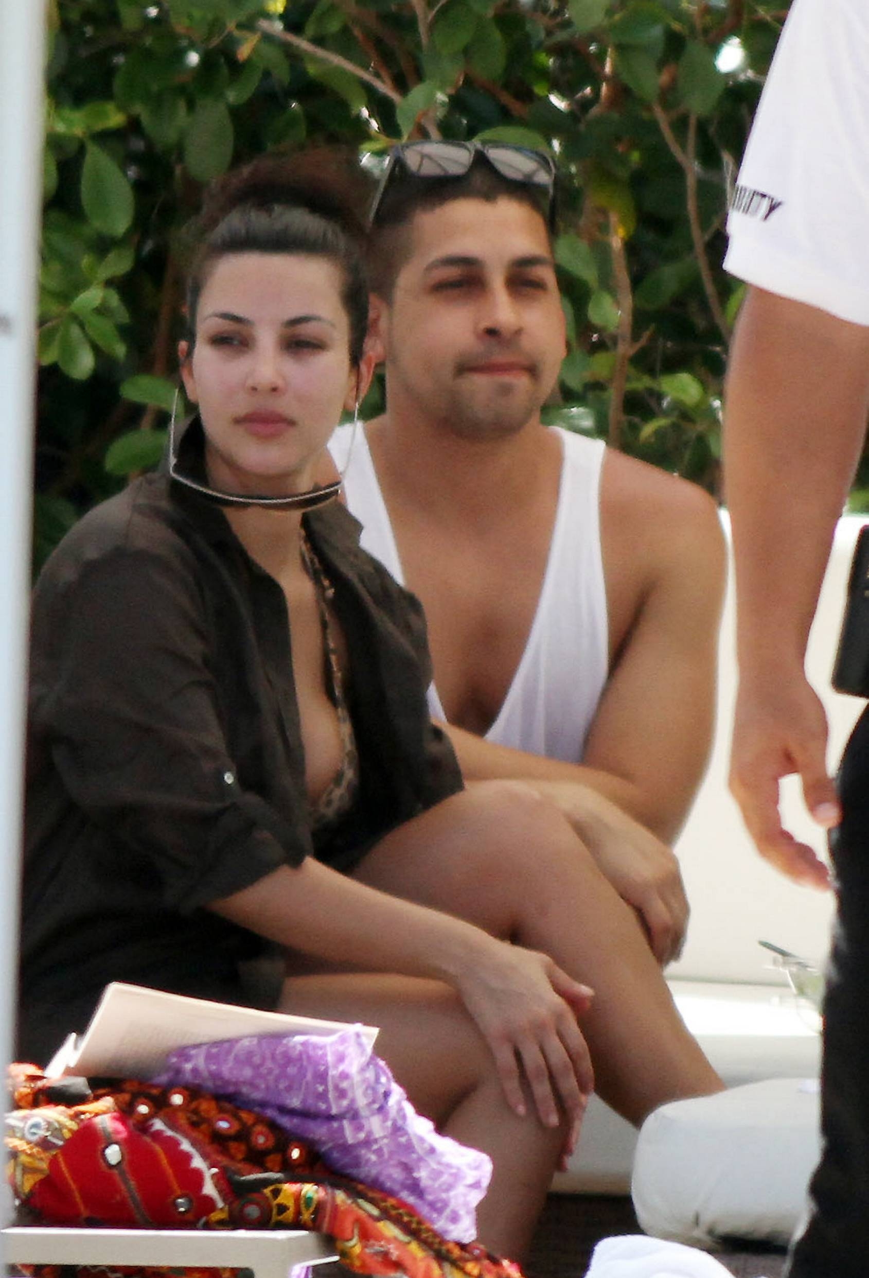 Christina_Aguilera_and_Kim_Kardashian_lounge_by_the_pool_for_a_friends_bachelor_party_at_the_Fountainebleau_in_Miami_-_June_12_-_Christina_Aguilera_Daily_00093.jpg