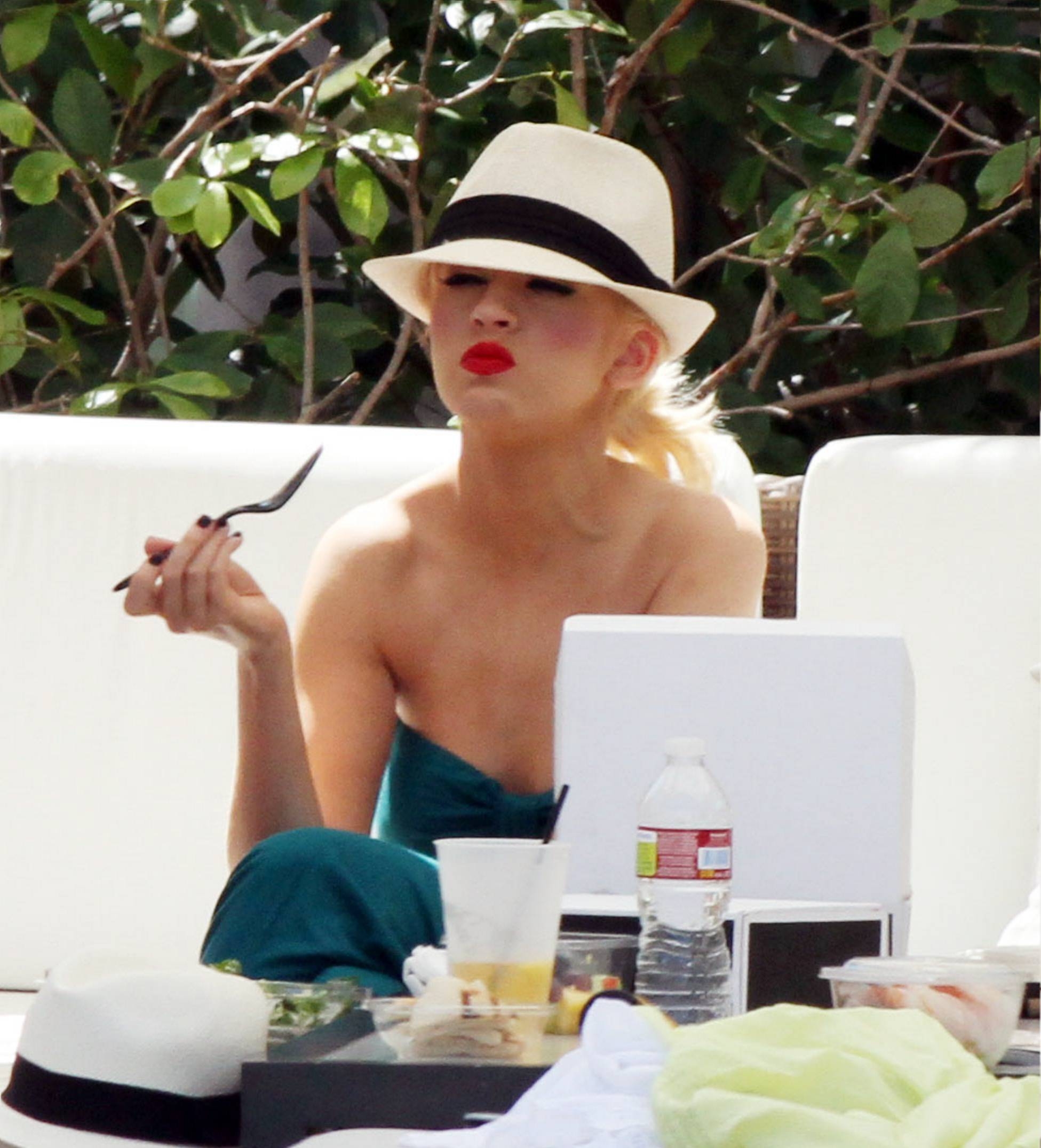 Christina_Aguilera_and_Kim_Kardashian_lounge_by_the_pool_for_a_friends_bachelor_party_at_the_Fountainebleau_in_Miami_-_June_12_-_Christina_Aguilera_Daily_00104.jpg Christina_Aguilera_and_Kim_Kardashian_lounge_by_the_pool_for_a_friends_bachelor_party_at_the_Fountainebleau_in_Miami_-_June_12_-_Christina_Aguilera_Daily_00104.jpg