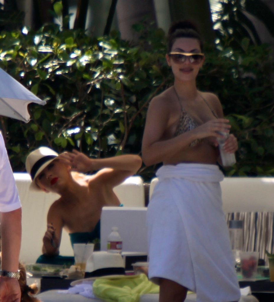 Christina_Aguilera_and_Kim_Kardashian_lounge_by_the_pool_for_a_friends_bachelor_party_at_the_Fountainebleau_in_Miami_-_June_12_-_Christina_Aguilera_Daily_00144.jpg Christina_Aguilera_and_Kim_Kardashian_lounge_by_the_pool_for_a_friends_bachelor_party_at_the_Fountainebleau_in_Miami_-_June_12_-_Christina_Aguilera_Daily_00144.jpg