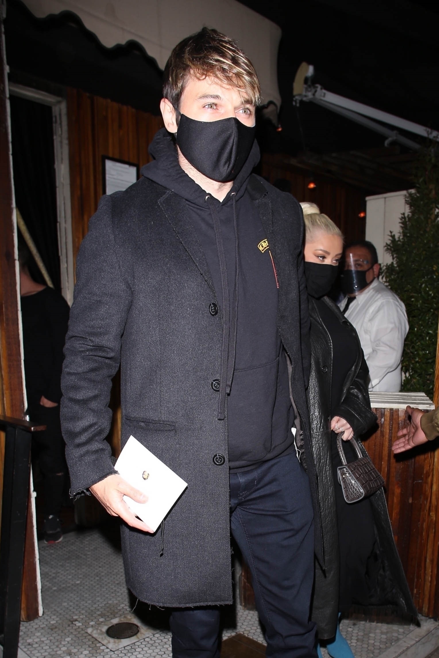 Christina_Aguilera_and_Matthew_Rutler_NiceGuy_2_April5_001.jpg Christina_Aguilera_and_Matthew_Rutler_NiceGuy_2_April5_001.jpg