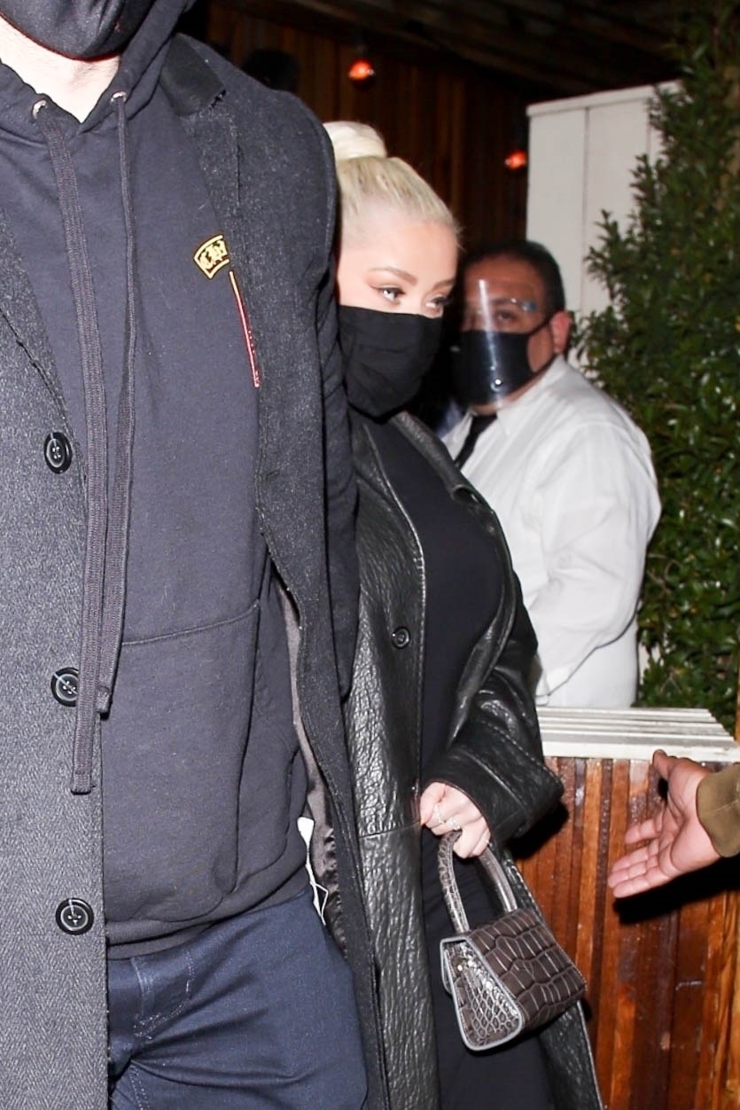 Christina_Aguilera_and_Matthew_Rutler_NiceGuy_2_April5_004.jpg Christina_Aguilera_and_Matthew_Rutler_NiceGuy_2_April5_004.jpg