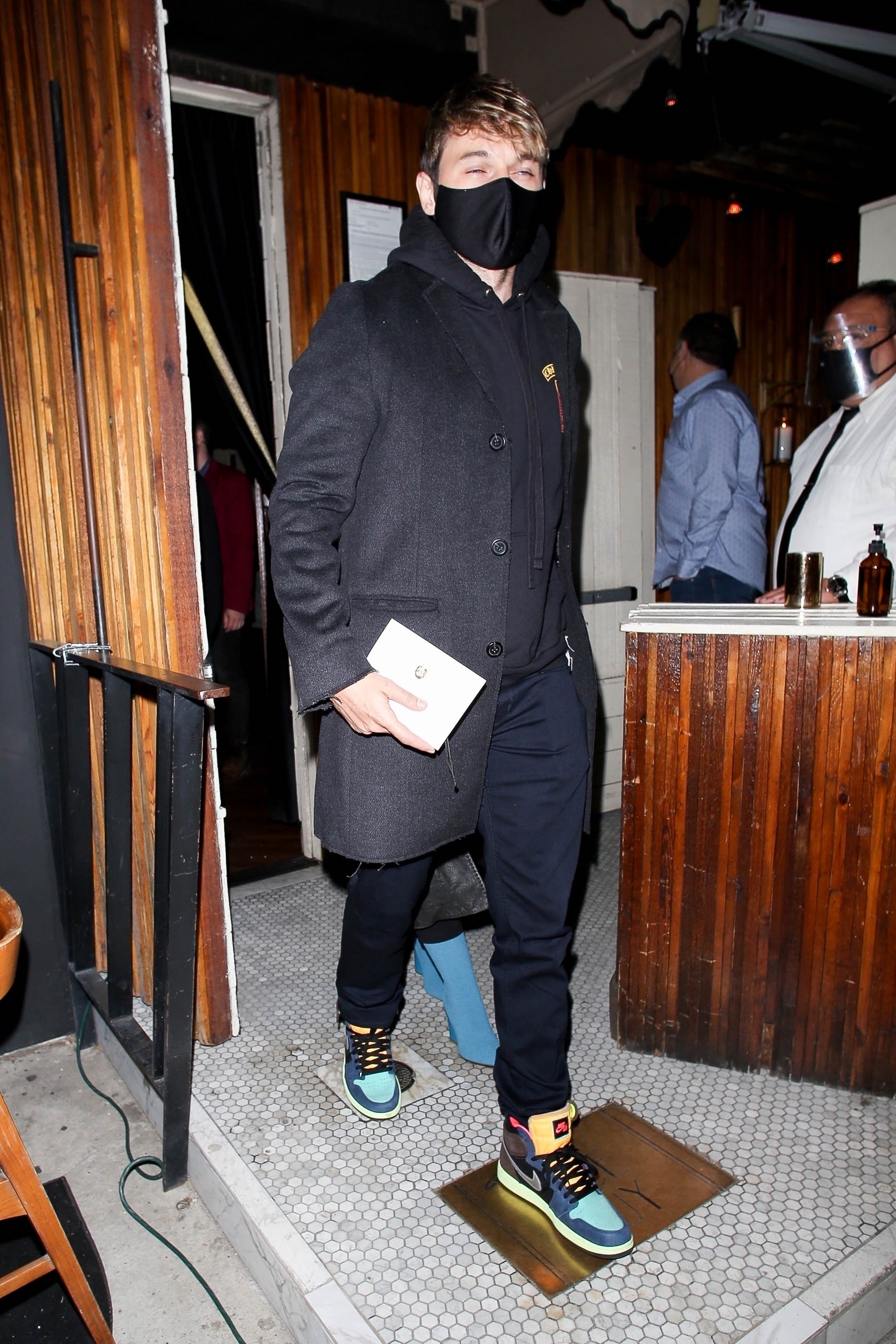 Christina_Aguilera_and_Matthew_Rutler_NiceGuy_2_April5_007.jpg Christina_Aguilera_and_Matthew_Rutler_NiceGuy_2_April5_007.jpg