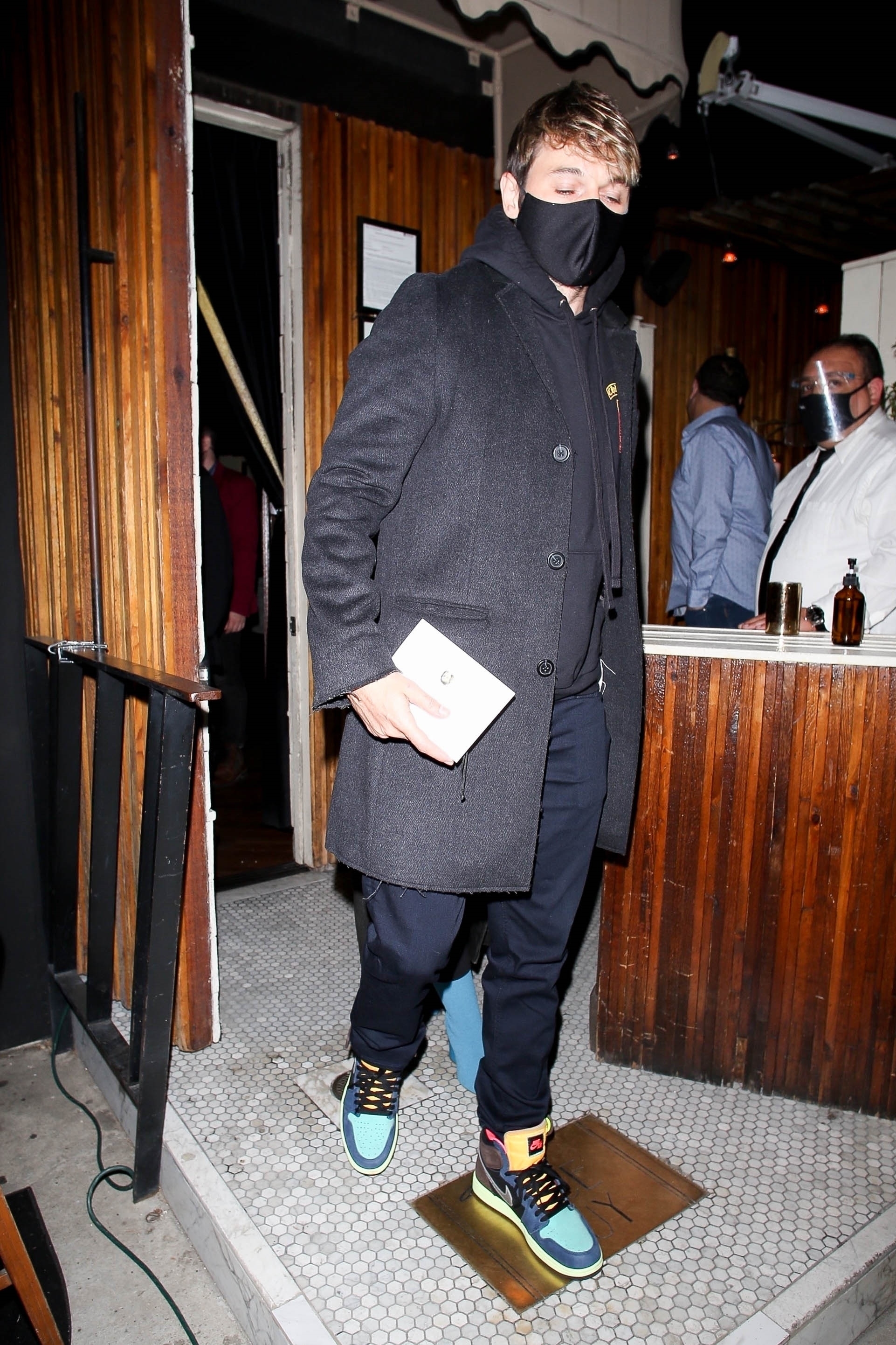 Christina_Aguilera_and_Matthew_Rutler_NiceGuy_2_April5_013.jpg Christina_Aguilera_and_Matthew_Rutler_NiceGuy_2_April5_013.jpg