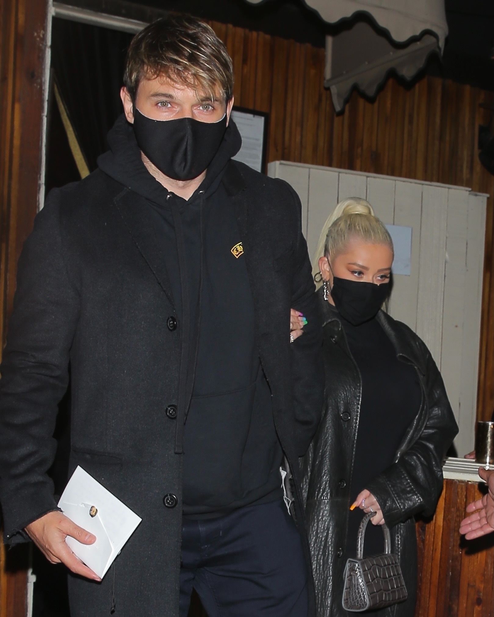 Christina_Aguilera_and_Matthew_Rutler_NiceGuy_2_April5_016.jpg Christina_Aguilera_and_Matthew_Rutler_NiceGuy_2_April5_016.jpg