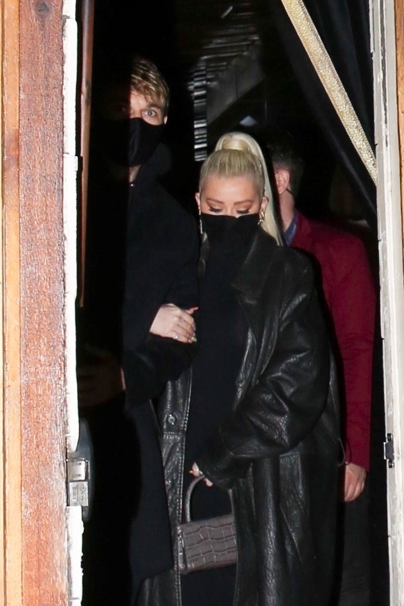 Christina_Aguilera_and_Matthew_Rutler_NiceGuy_2_April5_020.jpg Christina_Aguilera_and_Matthew_Rutler_NiceGuy_2_April5_020.jpg