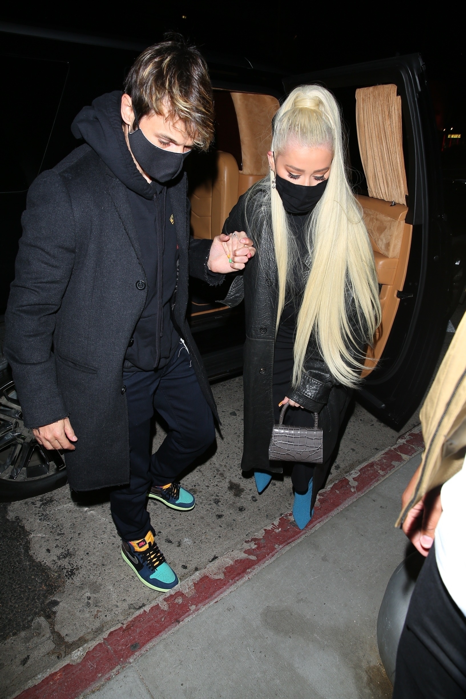 Christina_Aguilera_and_Matthew_Rutler_NiceGuy_April5_003.jpg Christina_Aguilera_and_Matthew_Rutler_NiceGuy_April5_003.jpg